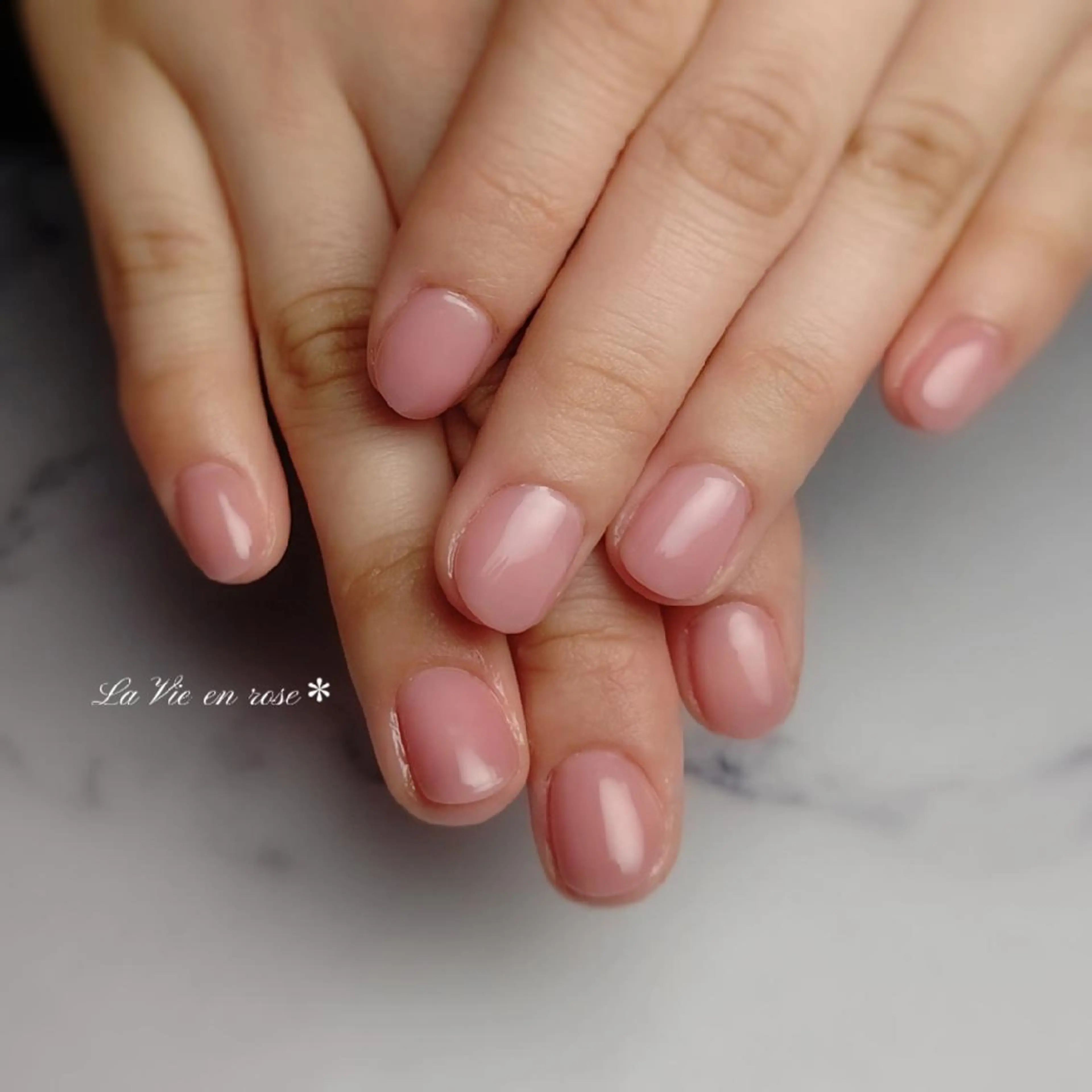 ネイル ワンカラーネイル ラヴィアン ローズのネイルデザイン