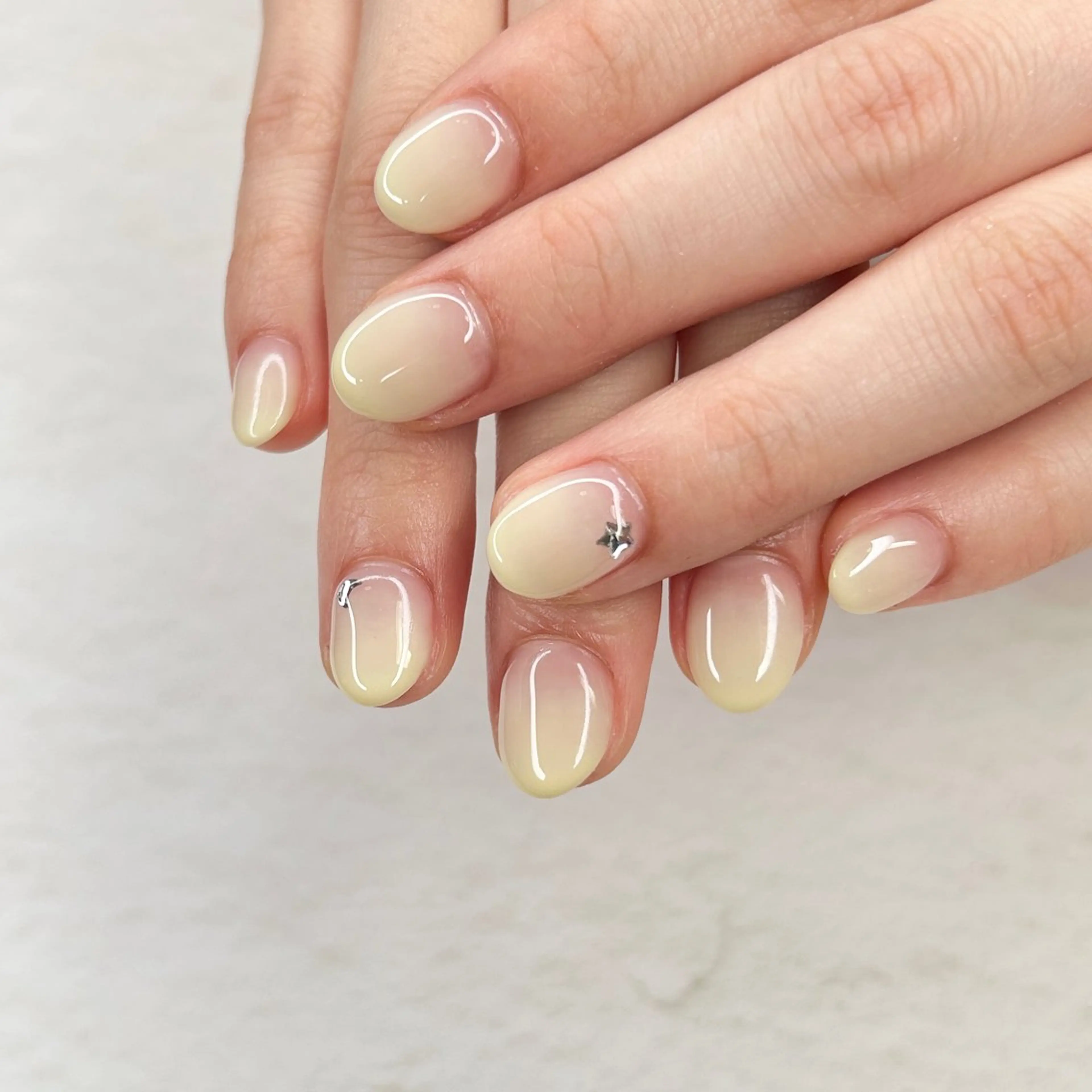 ネイル ハンドネイル フットネイル ease NAIL SALONのネイルデザイン