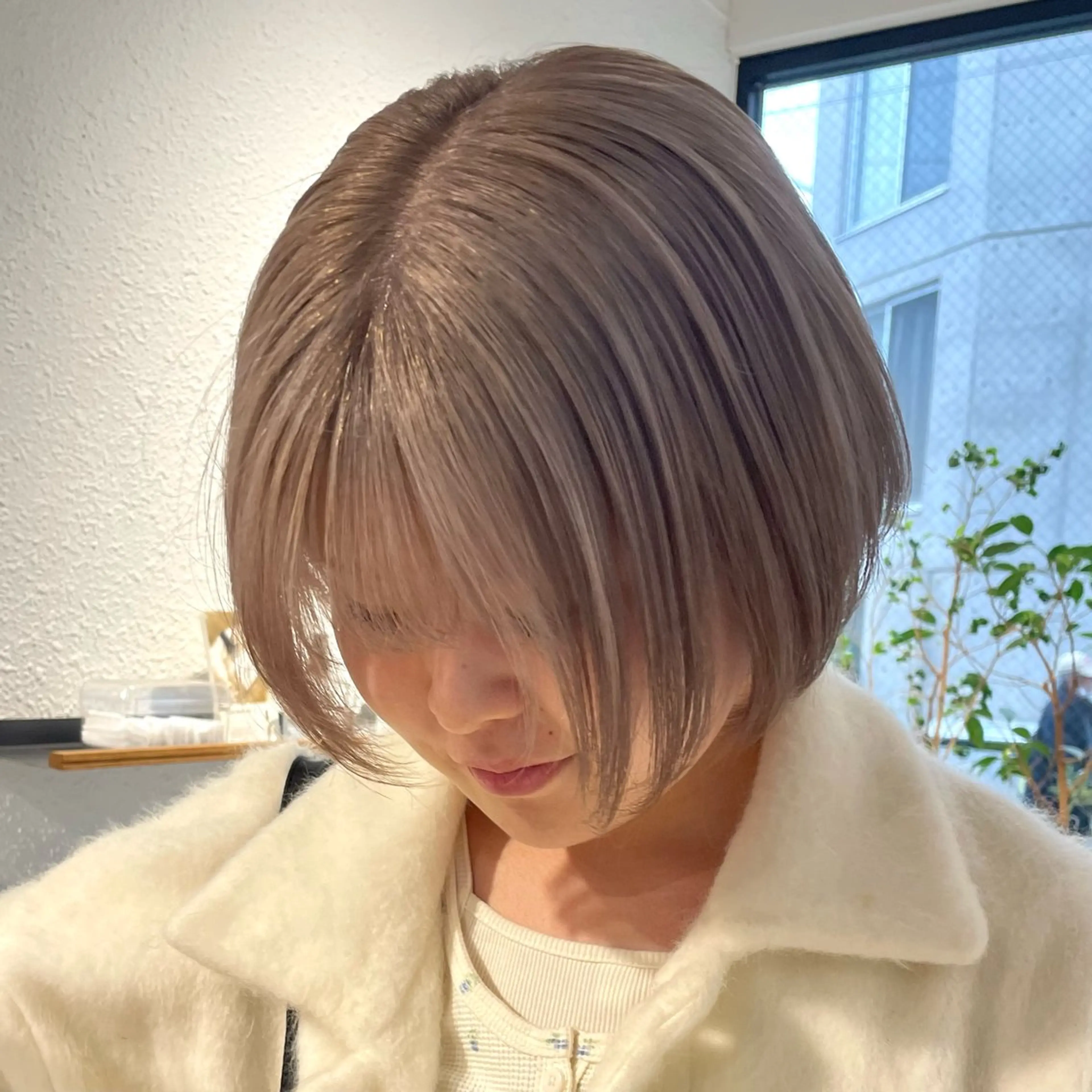 ショート カラー ブリーチ グレージュ ユウナ🎀レイヤー/ 暖色カラーのヘアスタイル