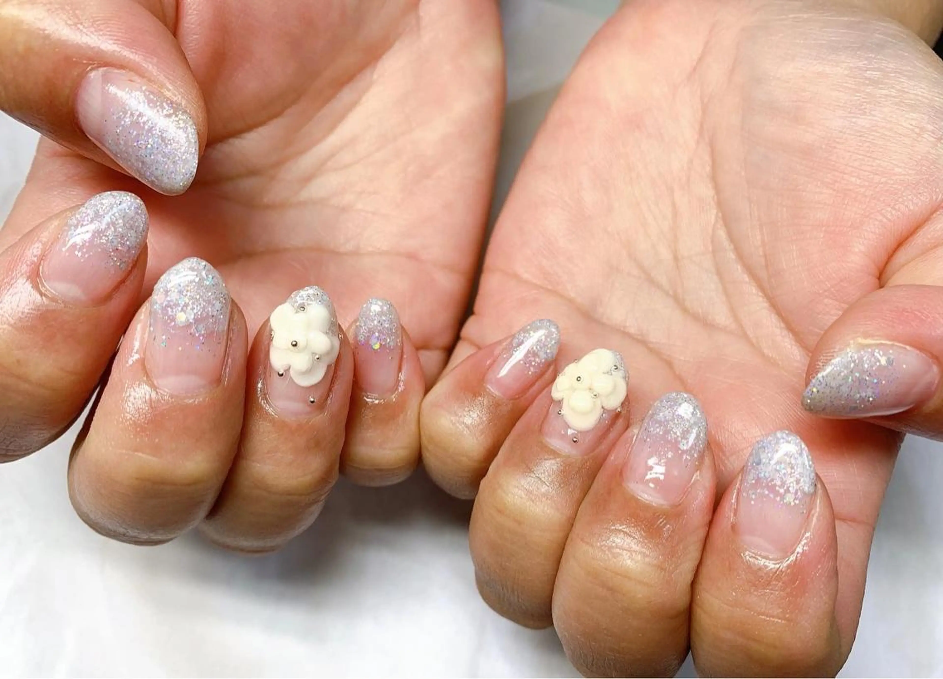 ネイル 春ネイル ホワイト ハンドネイル 痩身/脱毛/ネイル HARUKAのエステ・リラクイメージ