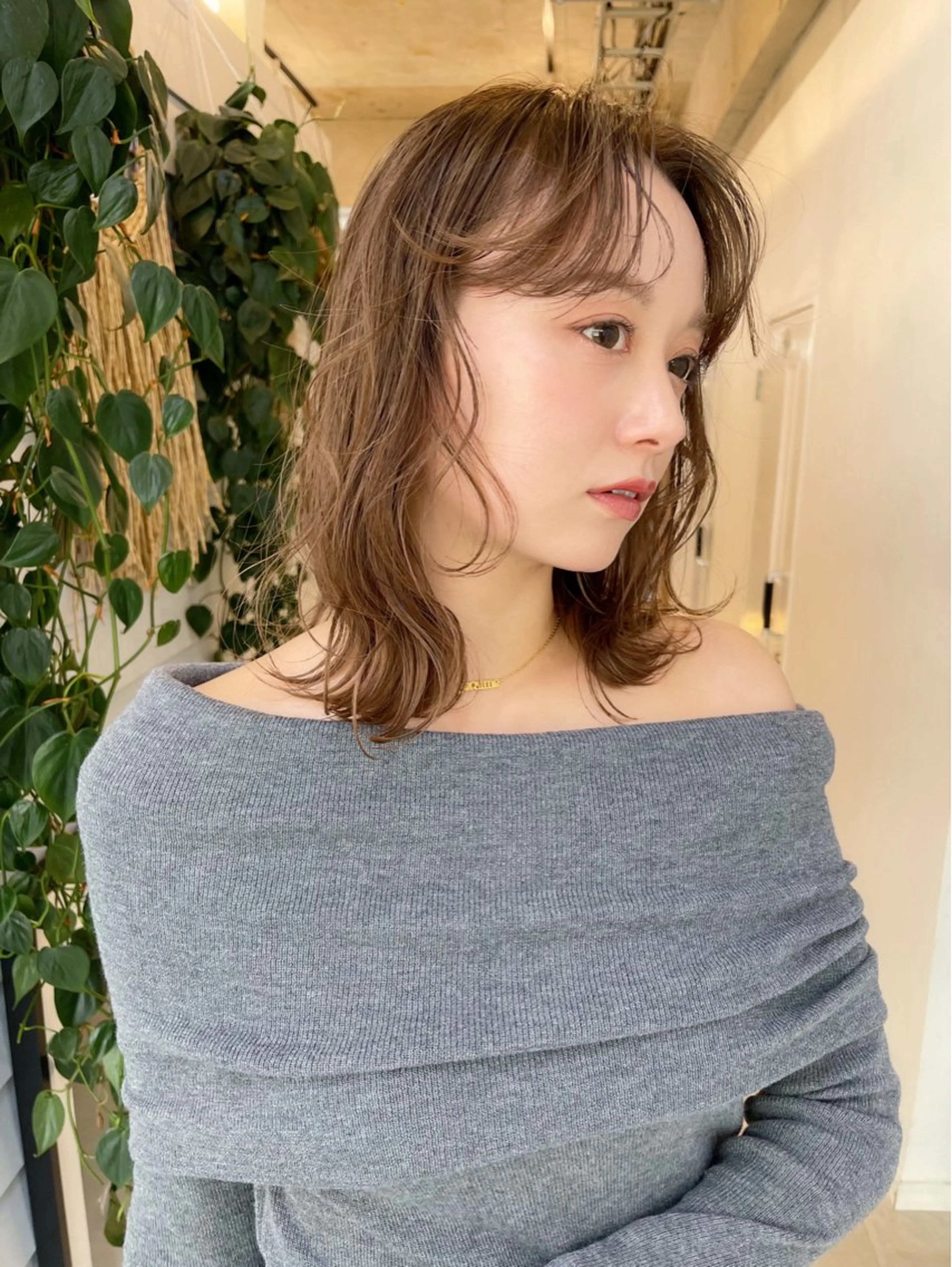 ミディアム カラー ブリーチ ダブルカラー ブリーチなしカラー 顔まわりレイヤー 顔周りカット ヘアカラー トリートメント AiM 大名　似合わせカットのヘアスタイル