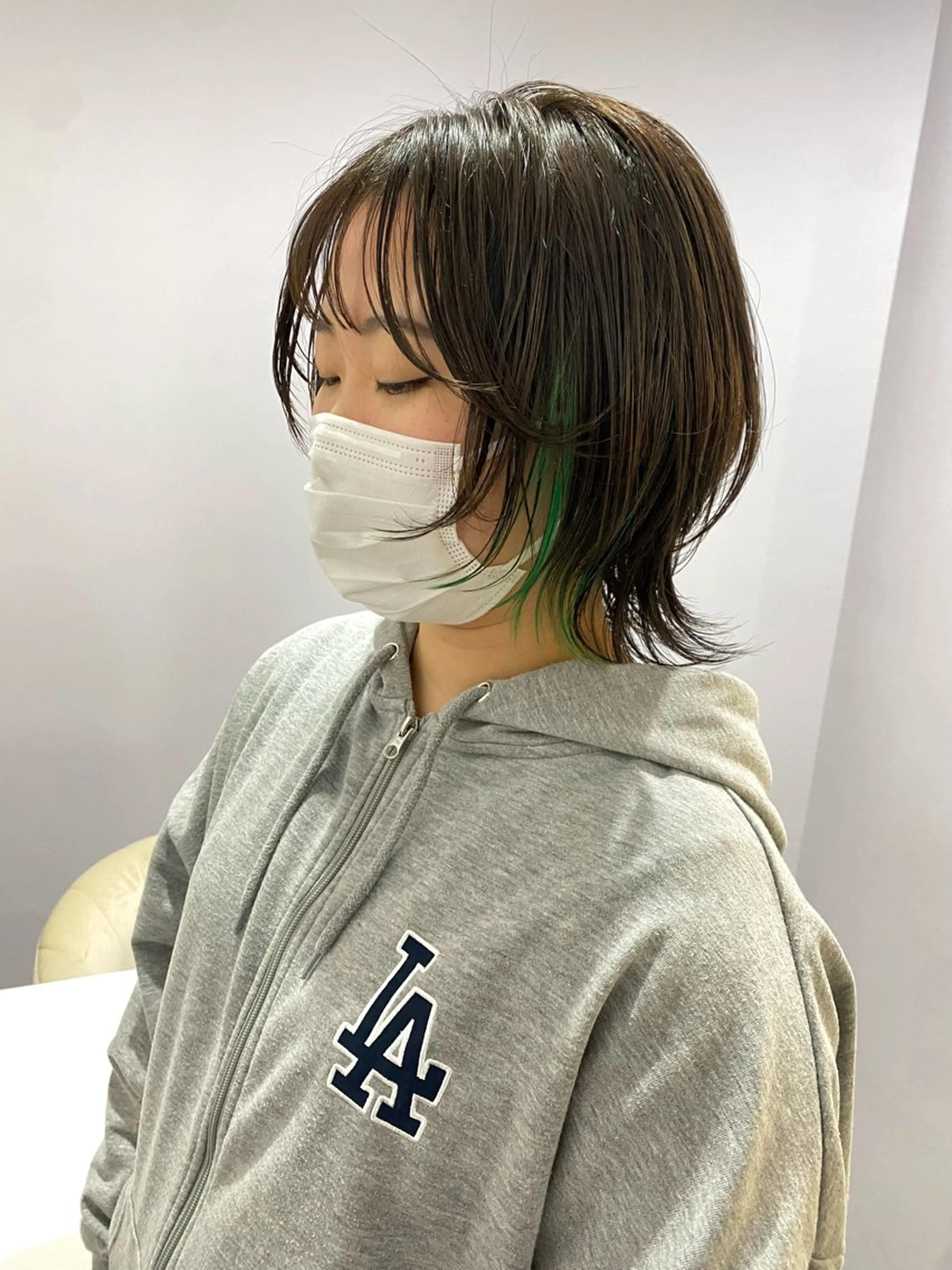 ショート カラー ブリーチ ダブルカラー イヤリングカラー インナーカラー ウルフカット 新井 広之のヘアスタイル