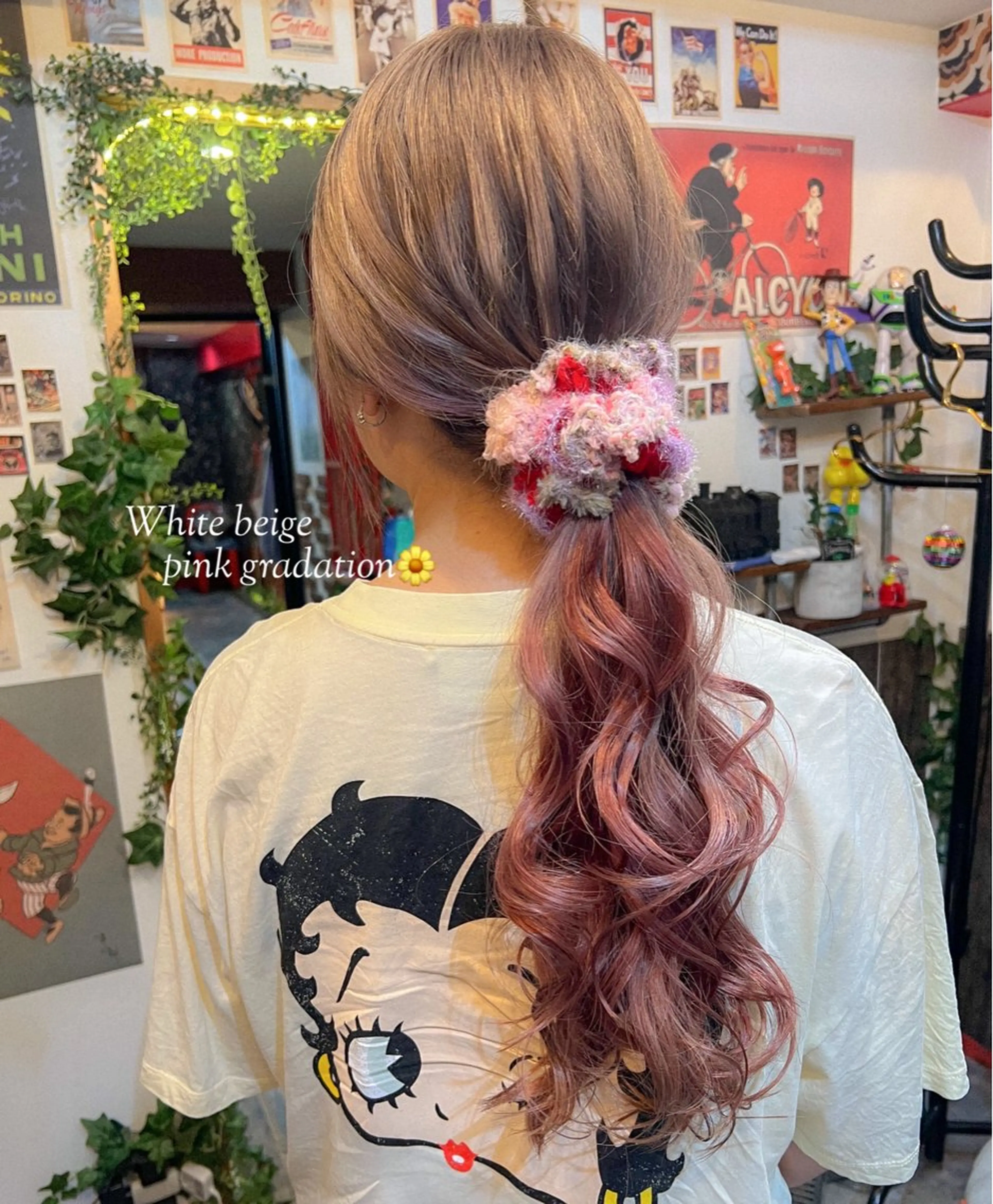 ロング カラー ヘアアレンジ グラデーションカラー ピンクカラー ヘアカラー カラーパティシエ facce🌼ikoのヘアスタイル