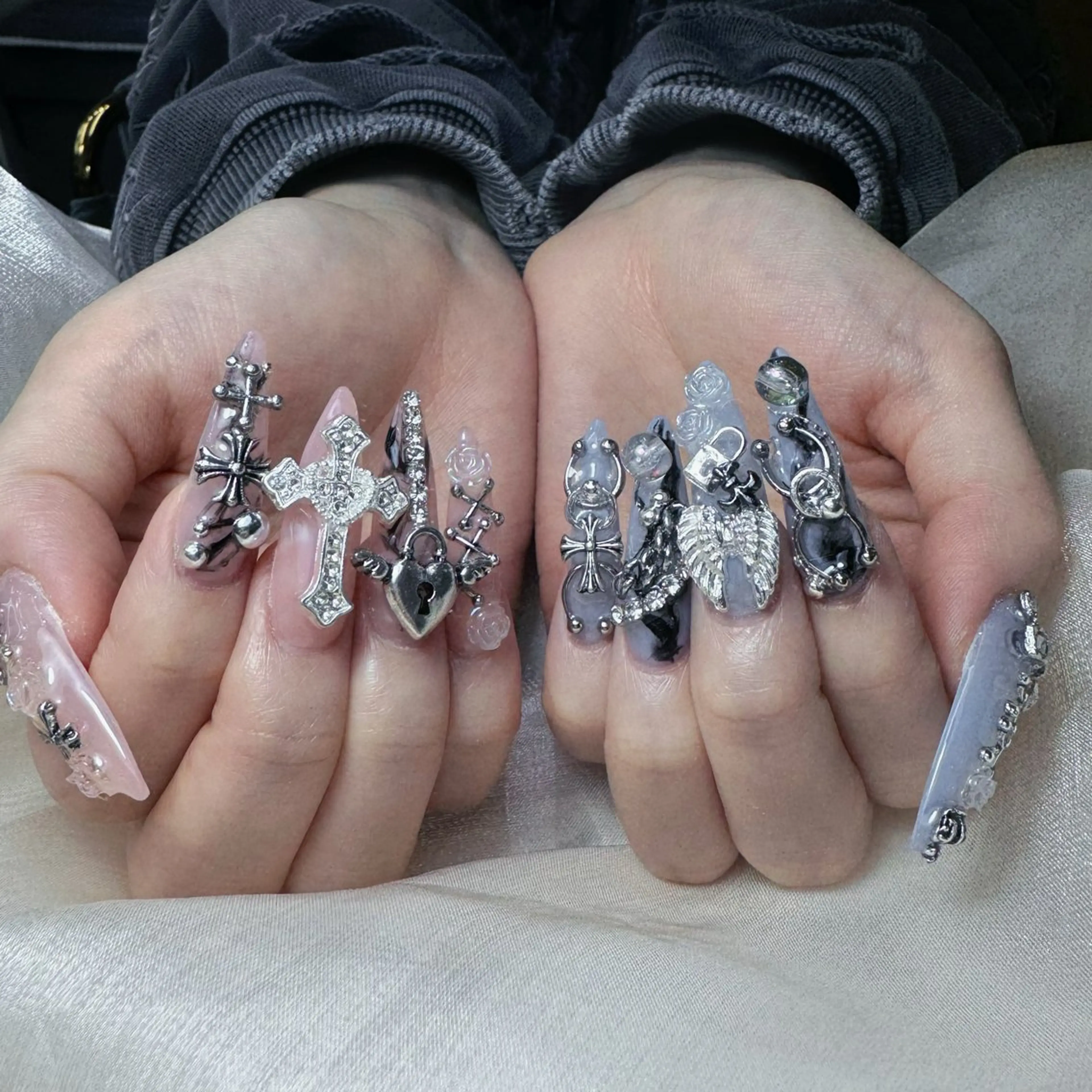 ネイル クリアネイル キラキラネイル ロングネイル マグネットネイル 夏ネイル princess👑 木戸　唯のネイルデザイン