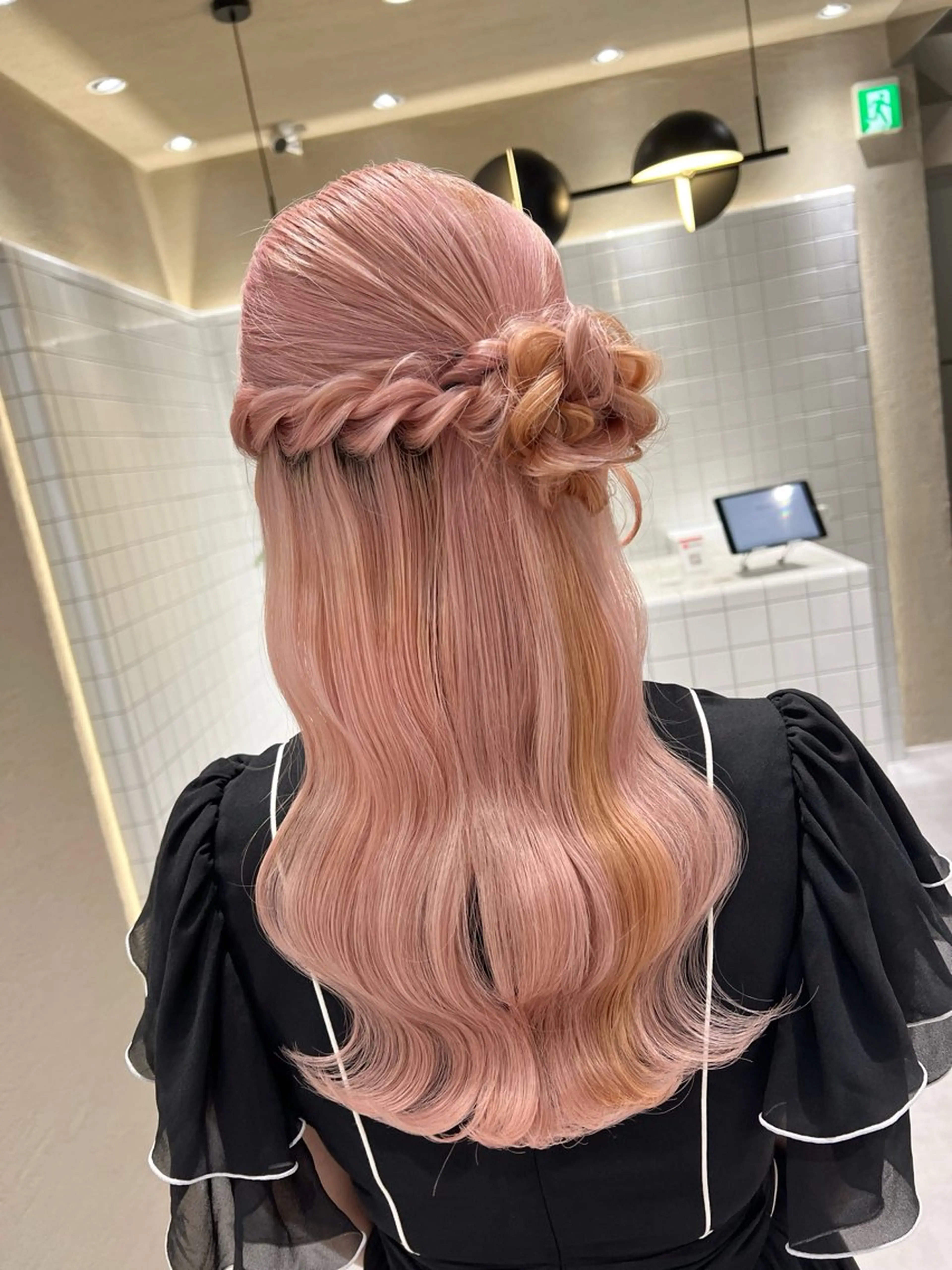 ロング カラー ヘアアレンジ ヘアセット 新宿color🐝 AYAKA🌈💖のヘアスタイル