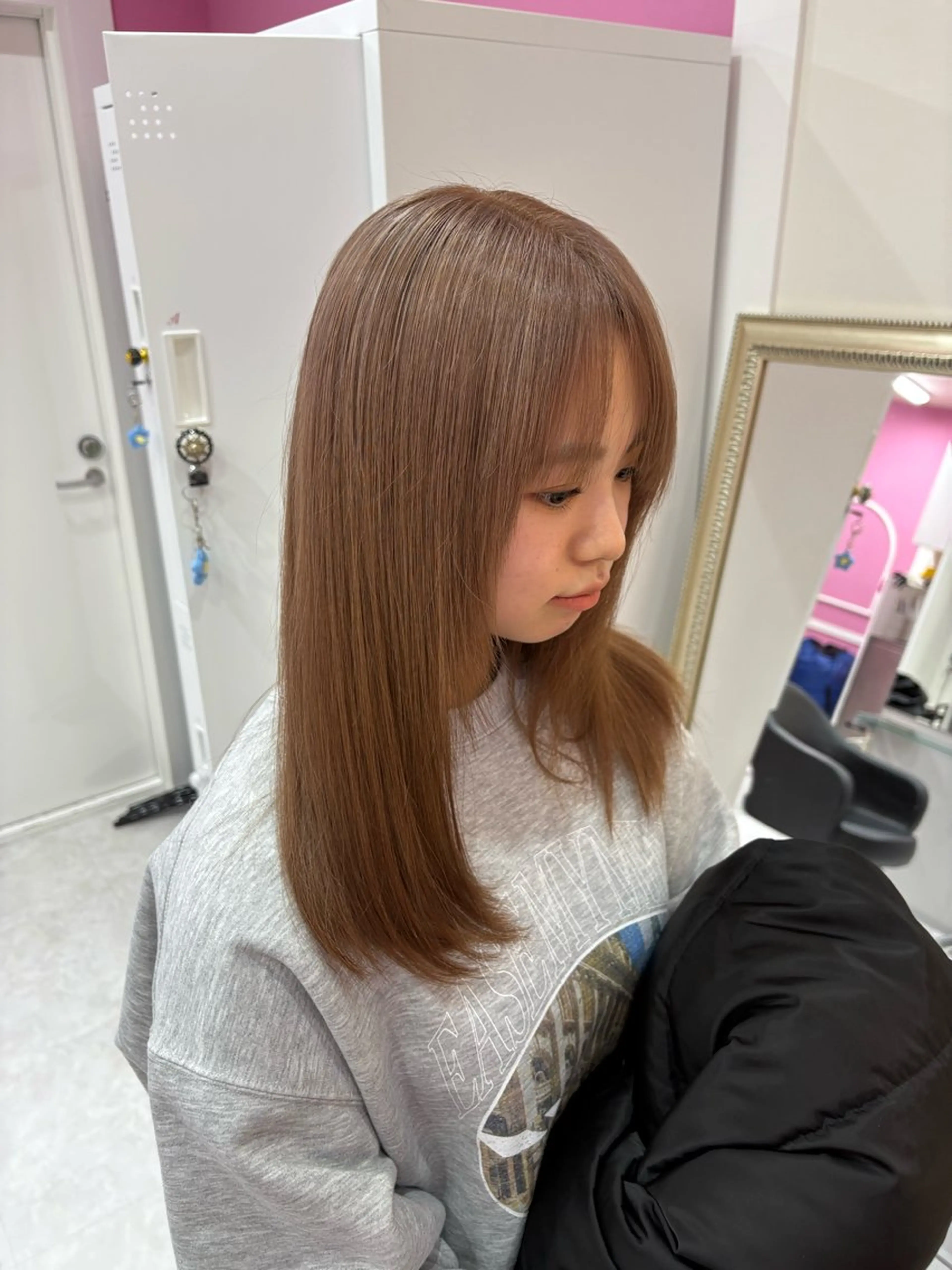 セミロング カラー ブリーチ⏳艶カラー Natsukiのヘアスタイル