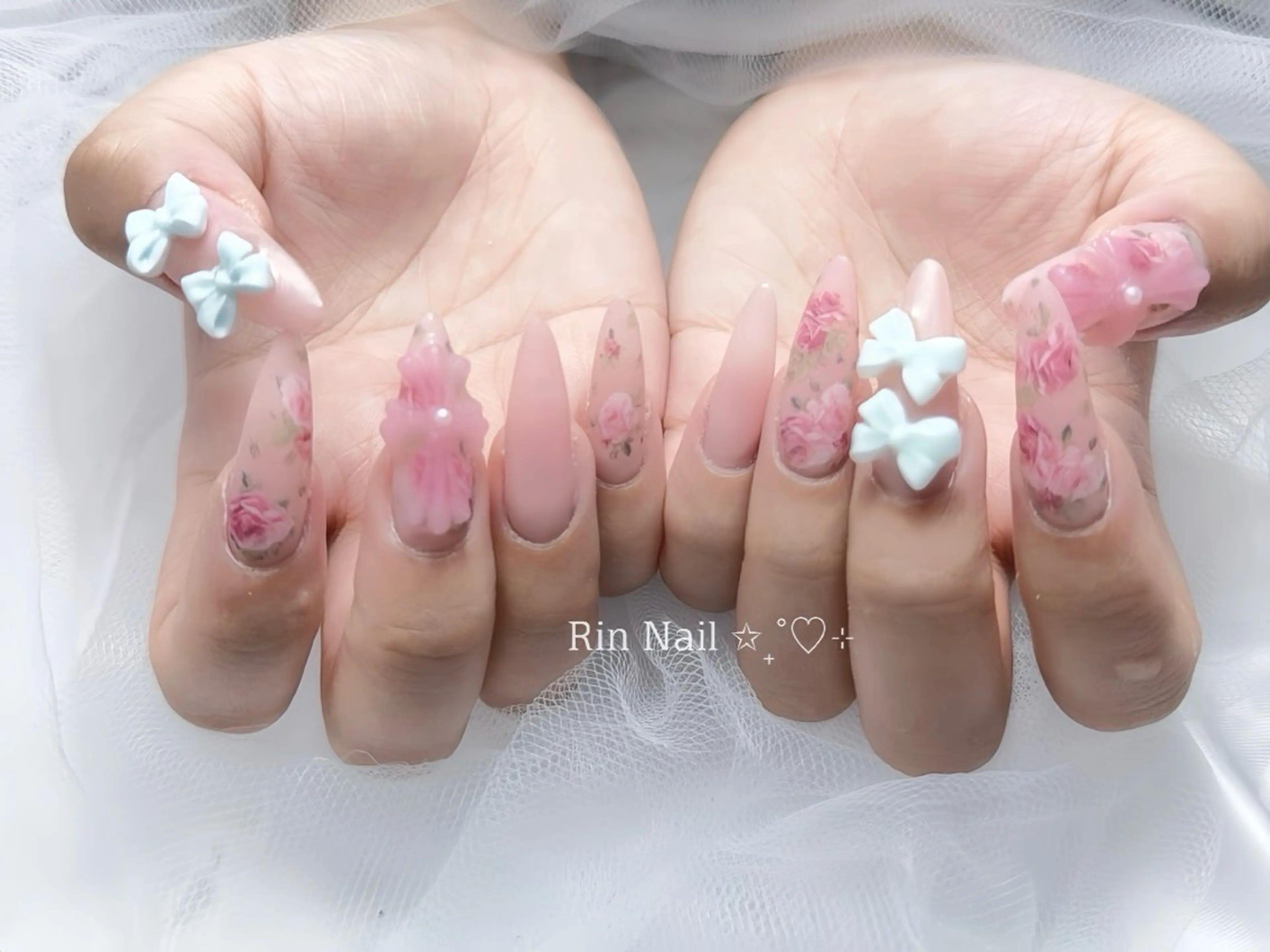 ネイル チークネイル 桜ネイル クリアネイル ドット フラワーネイル ハンドネイル フエン Rinネイルのネイルデザイン