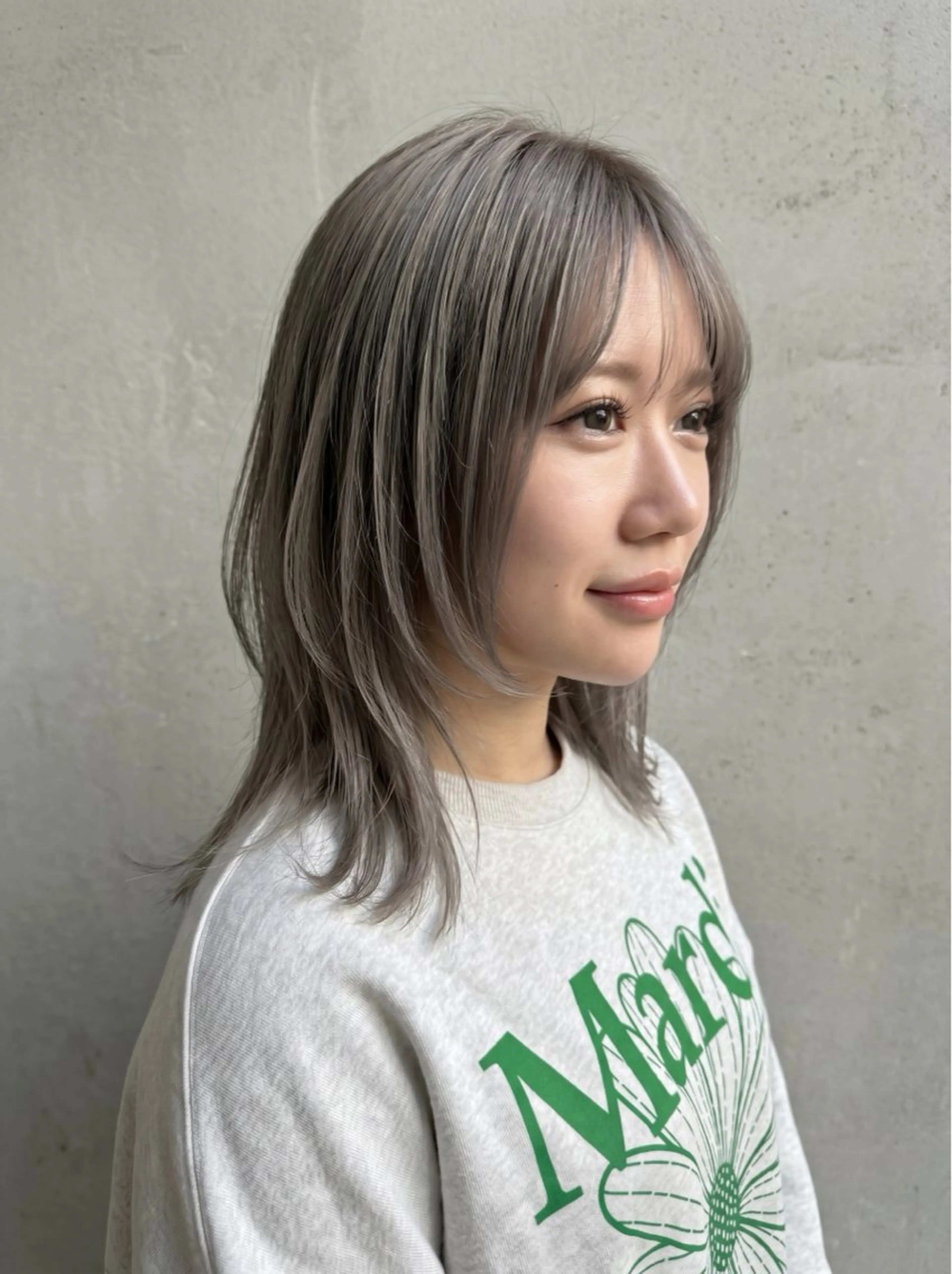 ミディアム カラー ブリーチ ウルフカット カット ヘアカラー トリートメント 髪質改善/縮毛矯正 /ブリーチ矯正/岡部のヘアスタイル