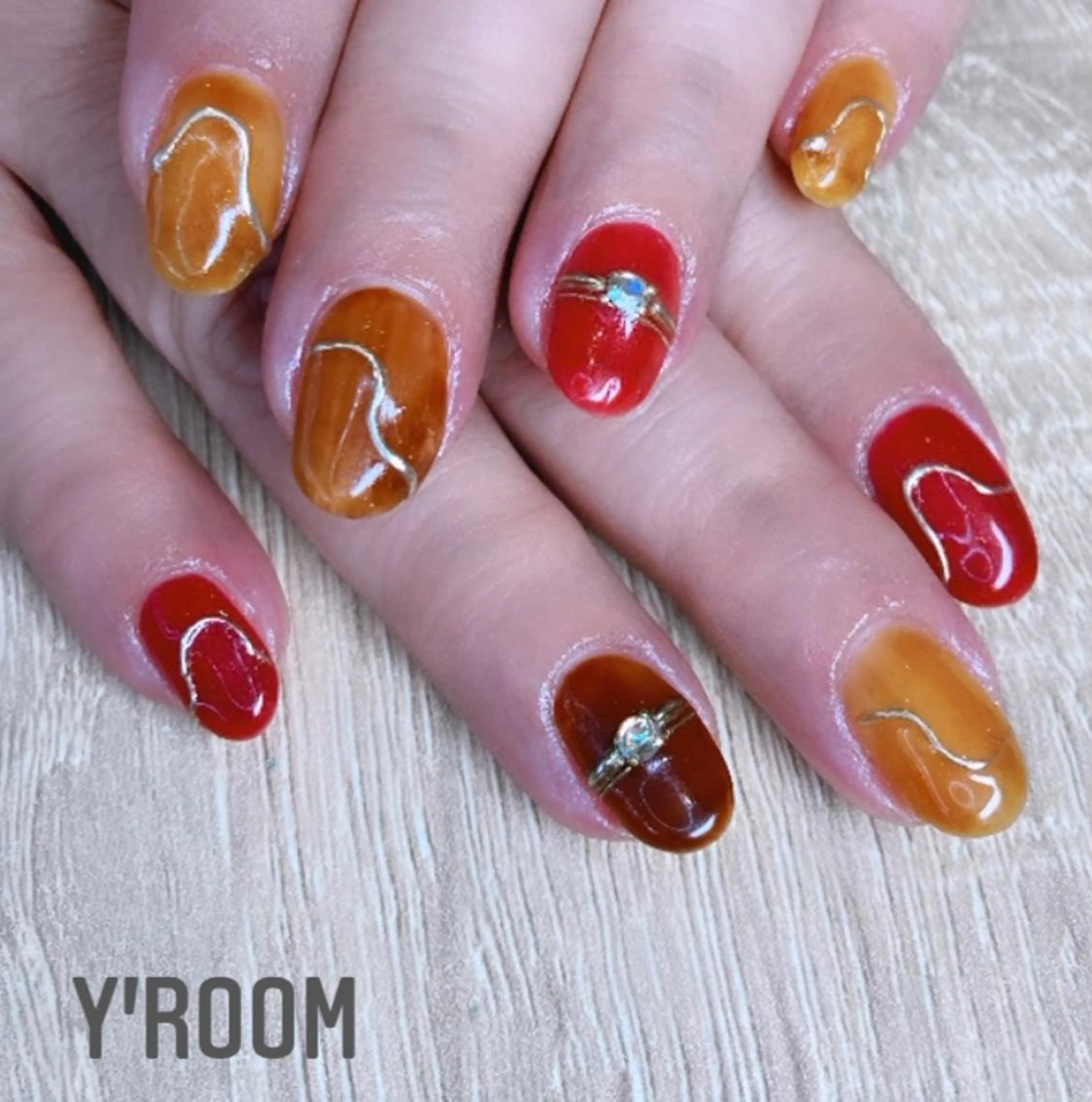 ネイル オーロラネイル フラッシュネイル フットネイル ジェルネイル 氷ネイル・うるうるネイル ハンドネイル YUKA （ネイリスト）のネイルデザイン