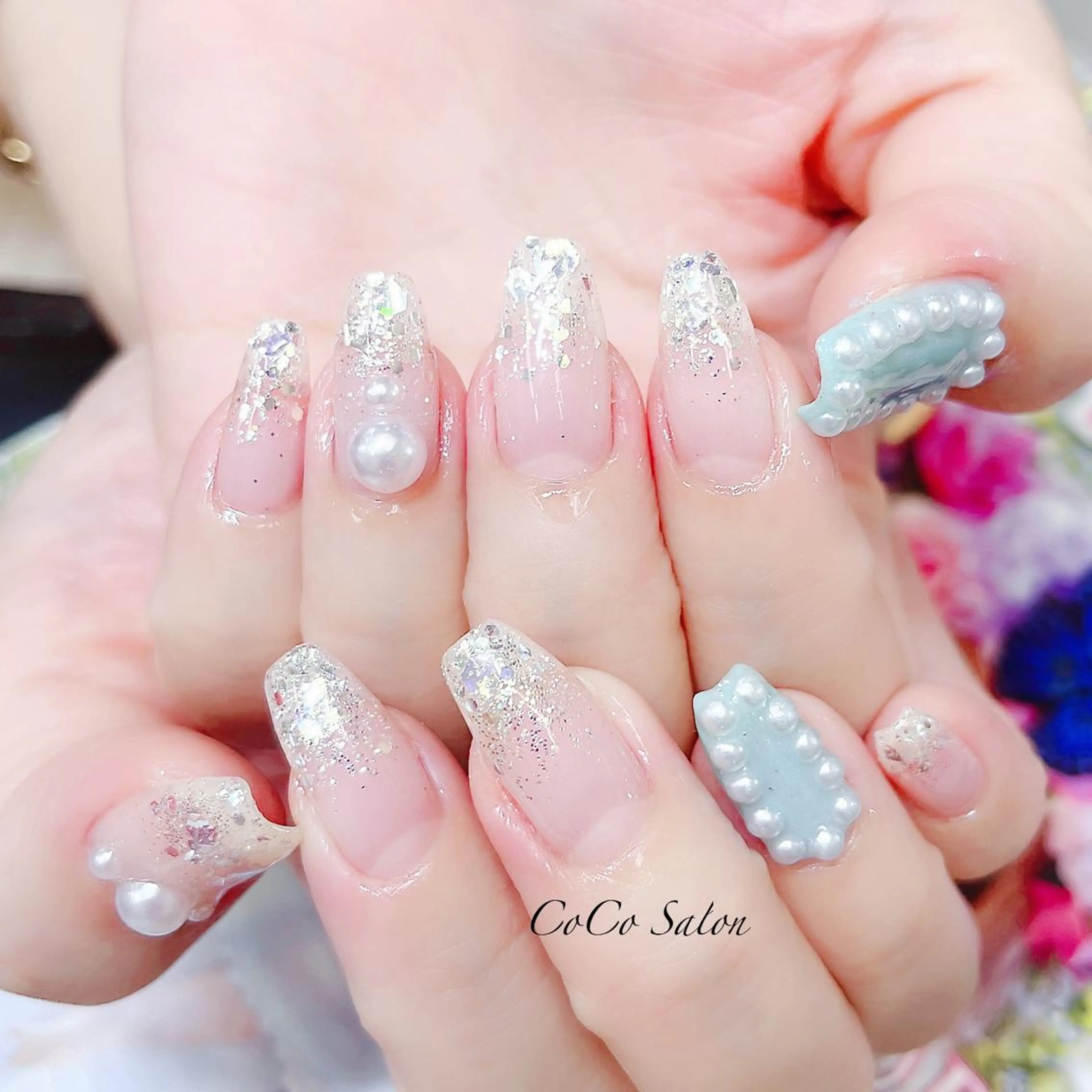 ネイル 成人式 長さ出し ジェルネイル グラデーション キラキラネイル ハンドネイル CoCoSalon ネイル/まつ毛予約のネイルデザイン