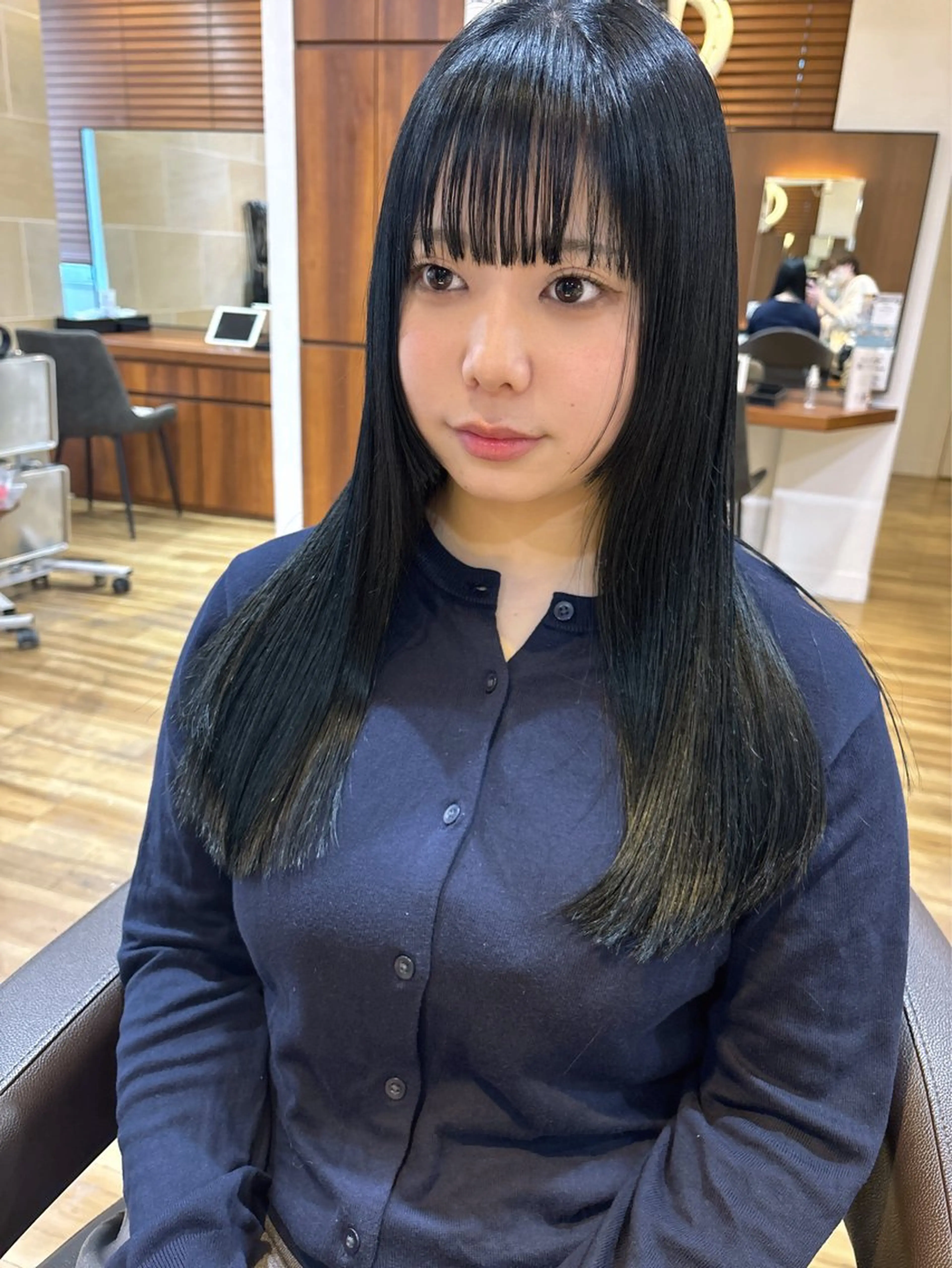 ロング カラー パーマ 黒髪 ブルーカラー ブルーブラック 髪質改善 ストレートパーマ カット 縮毛矯正 レイヤーカット /透明感/千葉怜寿のヘアスタイル