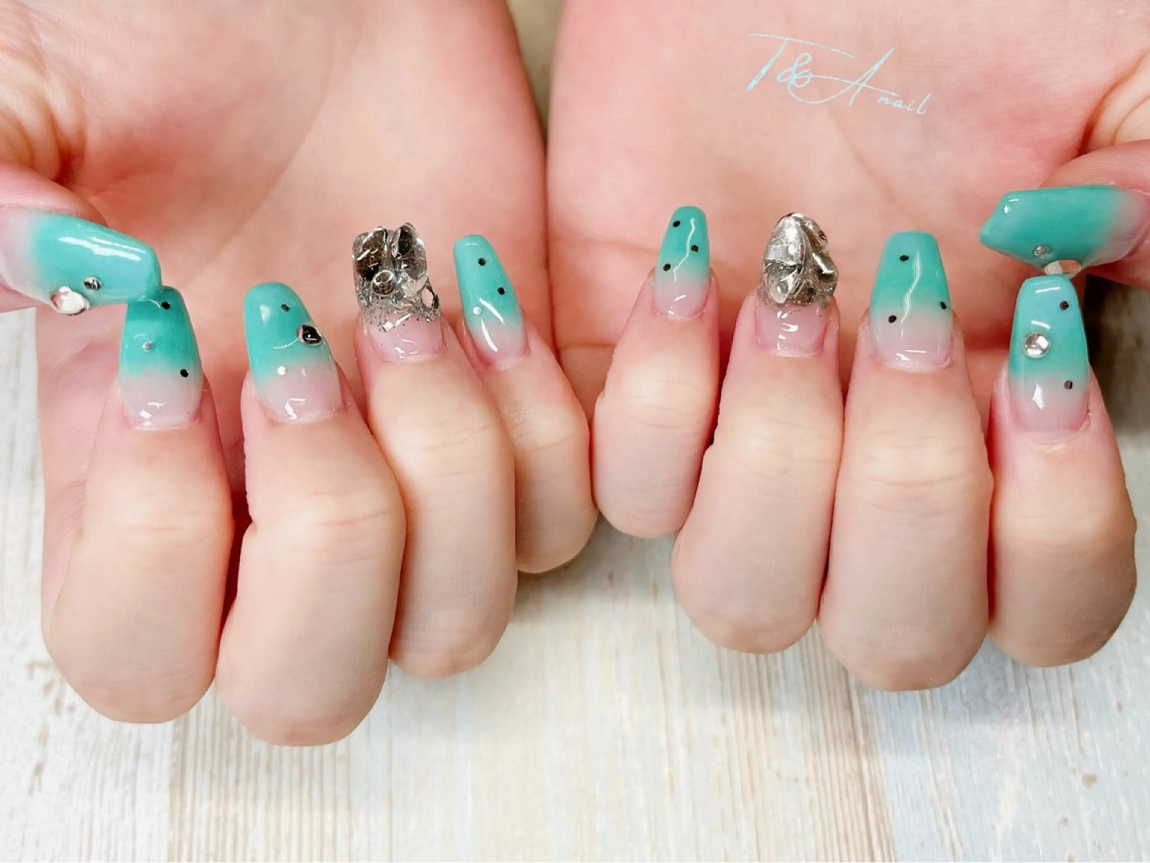 ネイル ブルー ドット 長さ出し ジェルネイル グラデーション ハンドネイル T&A nailのネイルデザイン