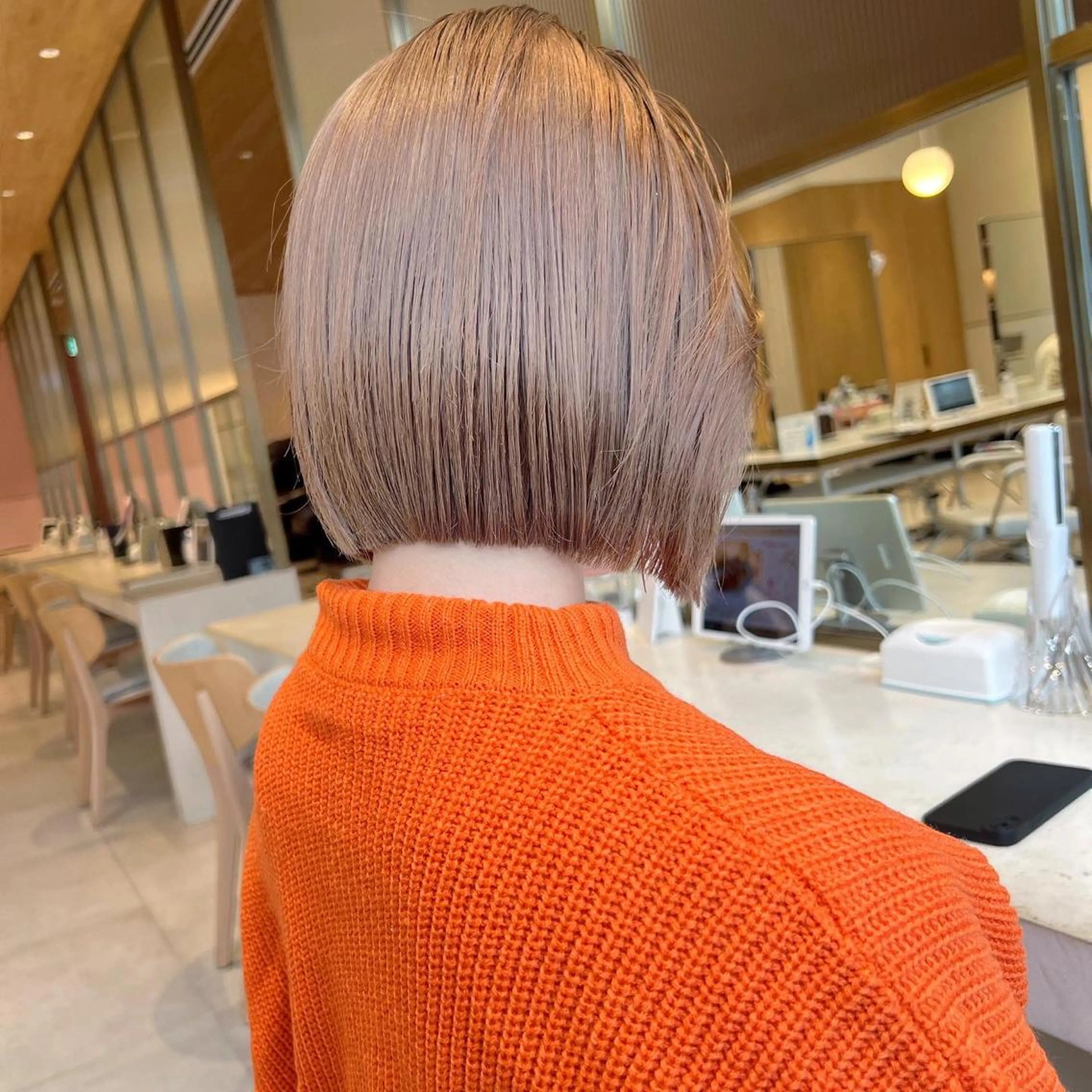 ショート カラー パーマ ヘアアレンジ ベージュカラー 透明感カラー グレージュ ボブ カット ヘアカラー トリートメント レイヤー専門家 ダブルカラー修のヘアスタイル