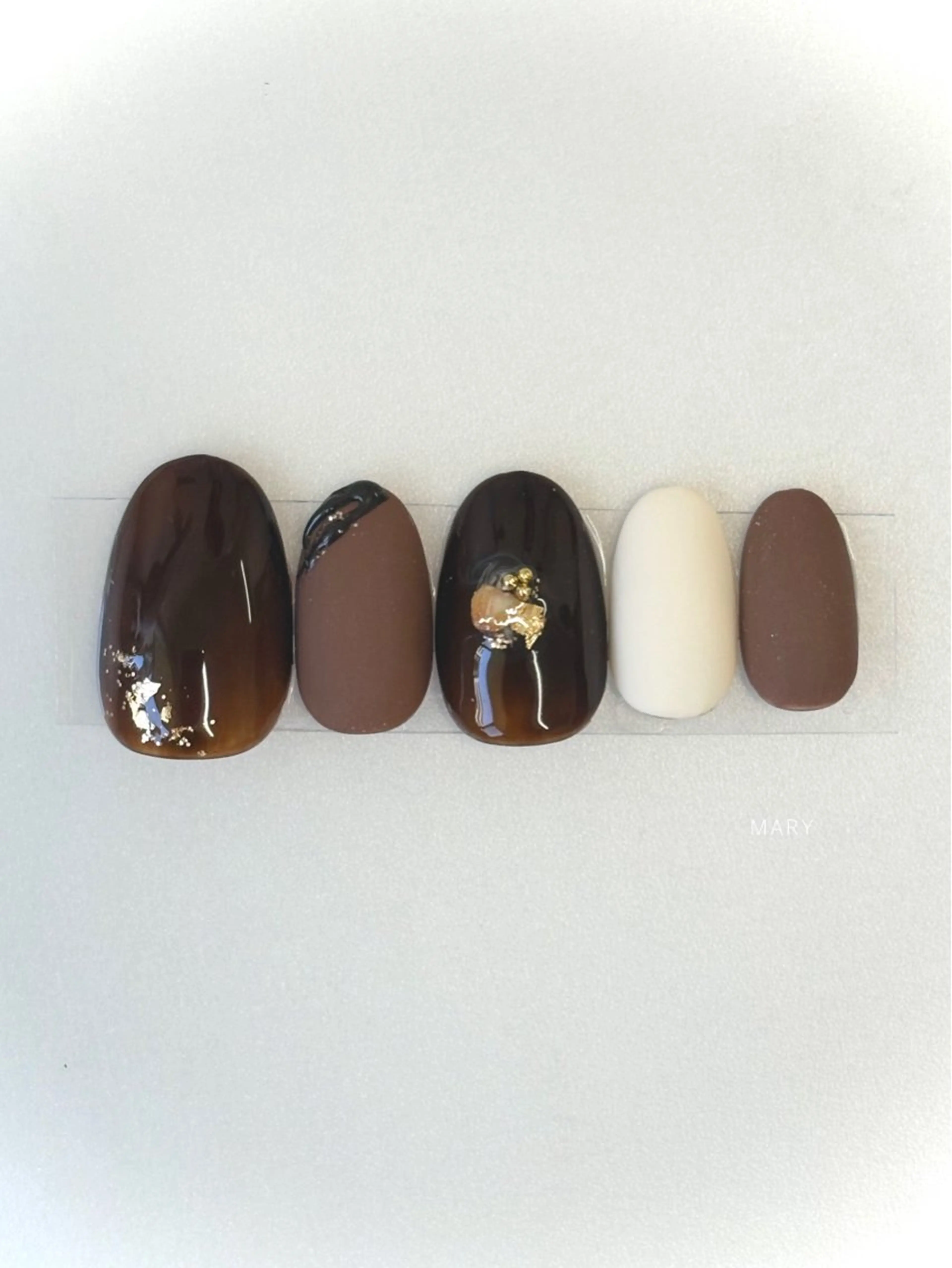 ネイル ブラウン マットネイル ニュアンスネイル バレンタイン ハンドネイル Mary nail .narumiのネイルデザイン