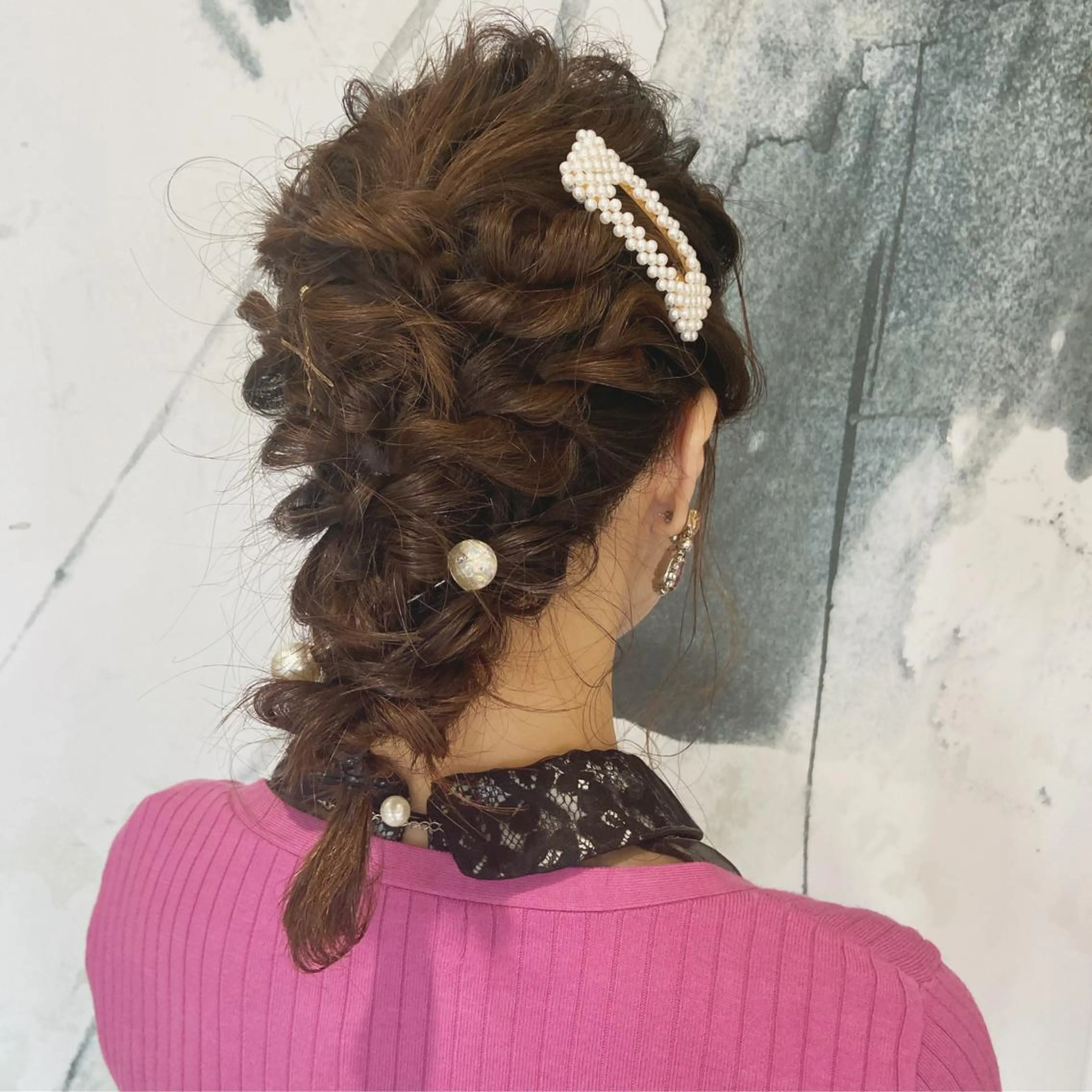 セミロング ヘアアレンジ 結婚式・ブライダル カジュアルを女っぽく 𝗮𝘆𝗮𝗰𝗼のヘアスタイル