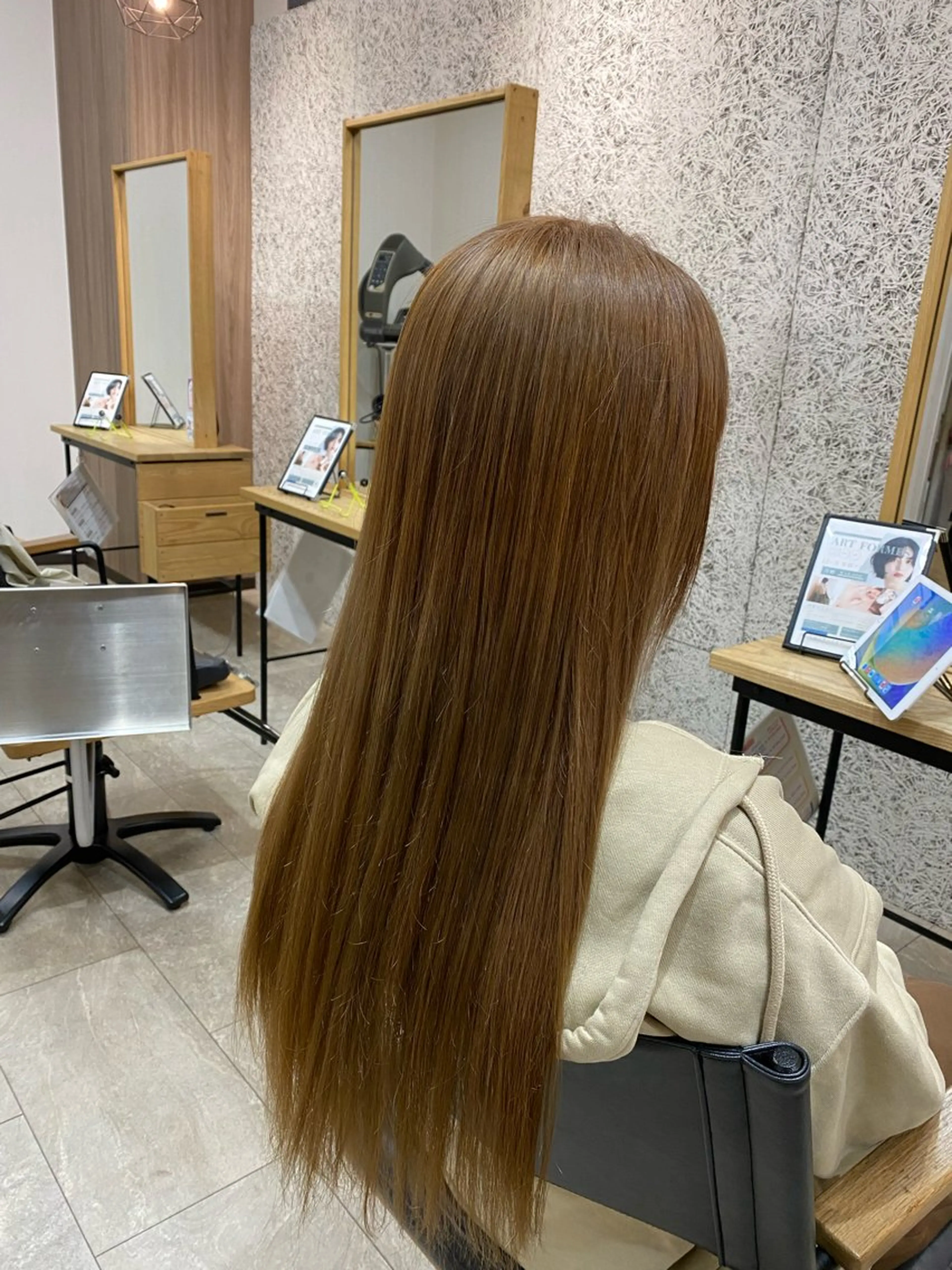 ロング ヘアカラー 佐藤 森夏のヘアスタイル