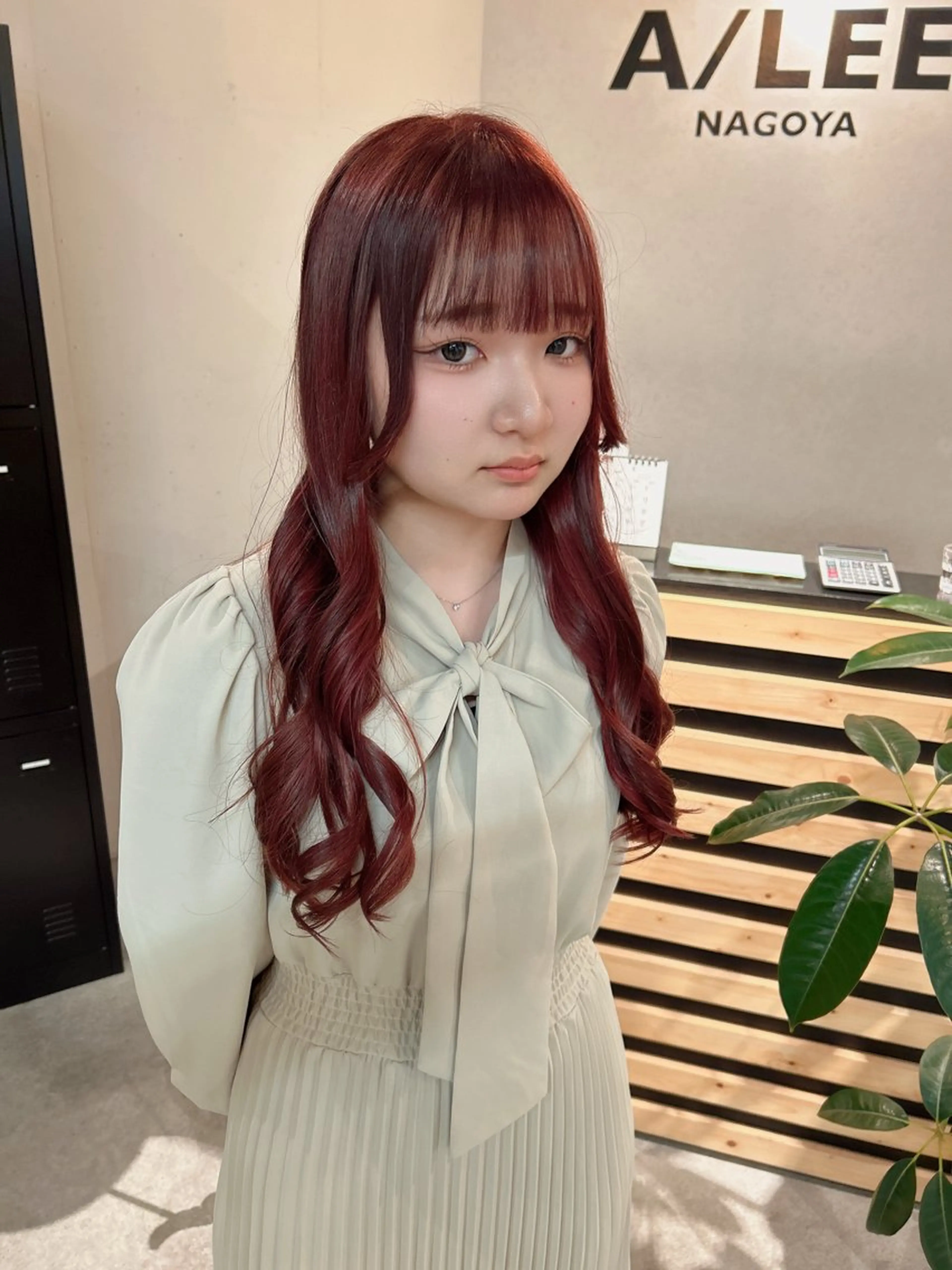 ミディアム カラー レッドカラー 韓国風ヘア カット ヘアカラー ウルフカット レイヤーカット上柿のヘアスタイル