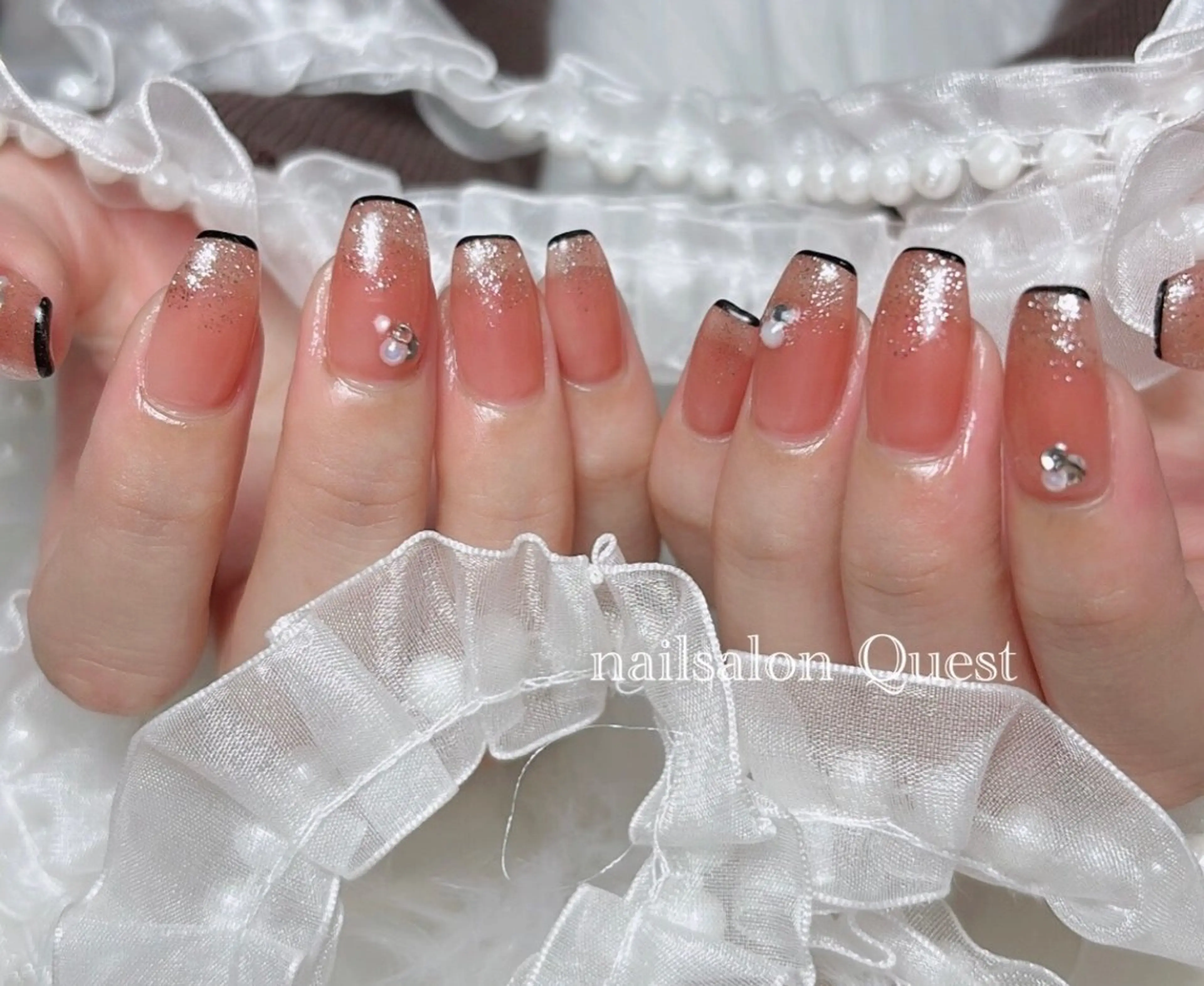 ネイル フレンチネイル グラデーション ラメ(グリッター) ラメグラデーション ハンドネイル nailsalon Questのネイルデザイン