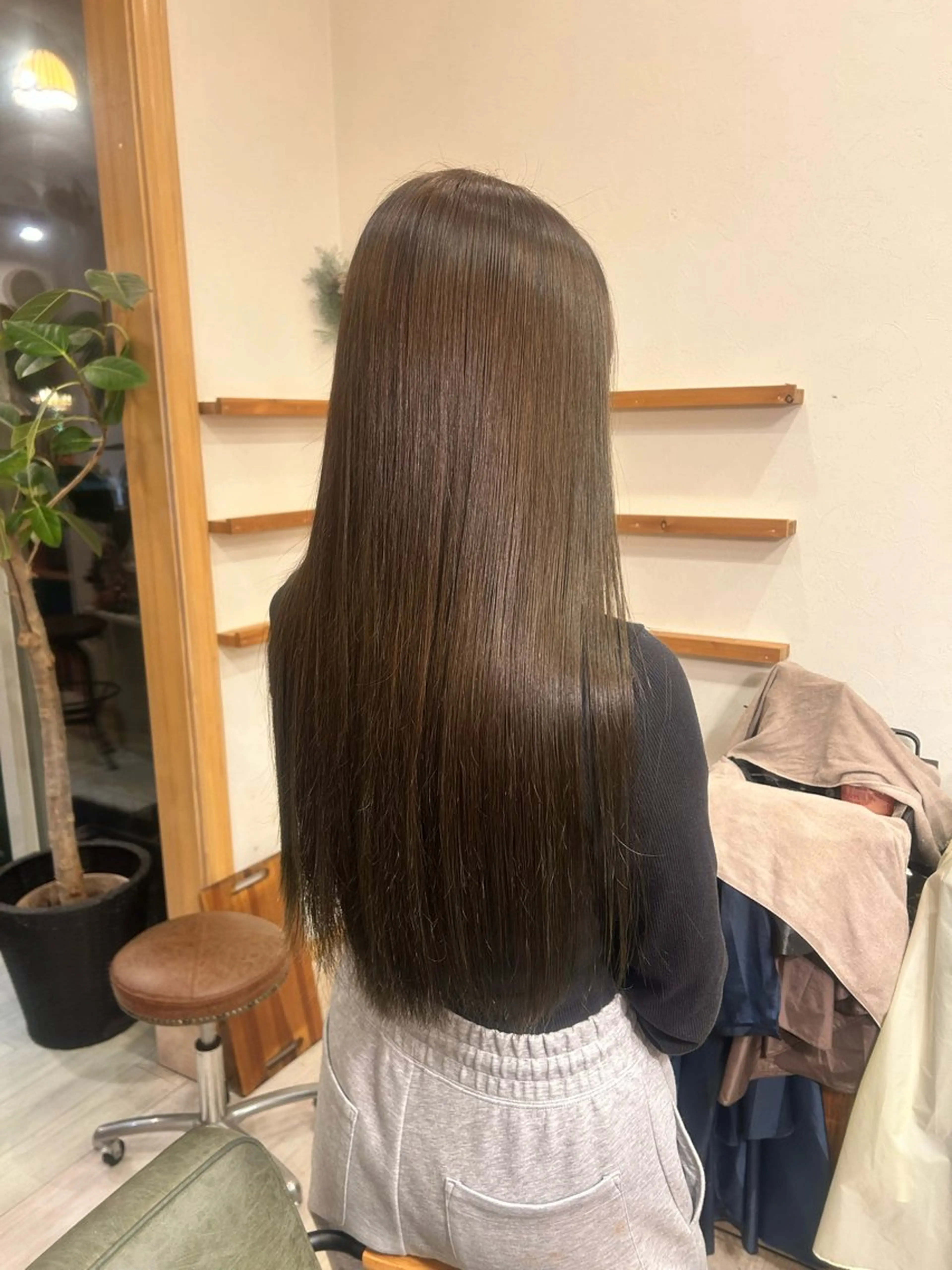 ロング カラー オリーブカラー 艶ストレート🫧✨ 浜松/Hanaのヘアスタイル