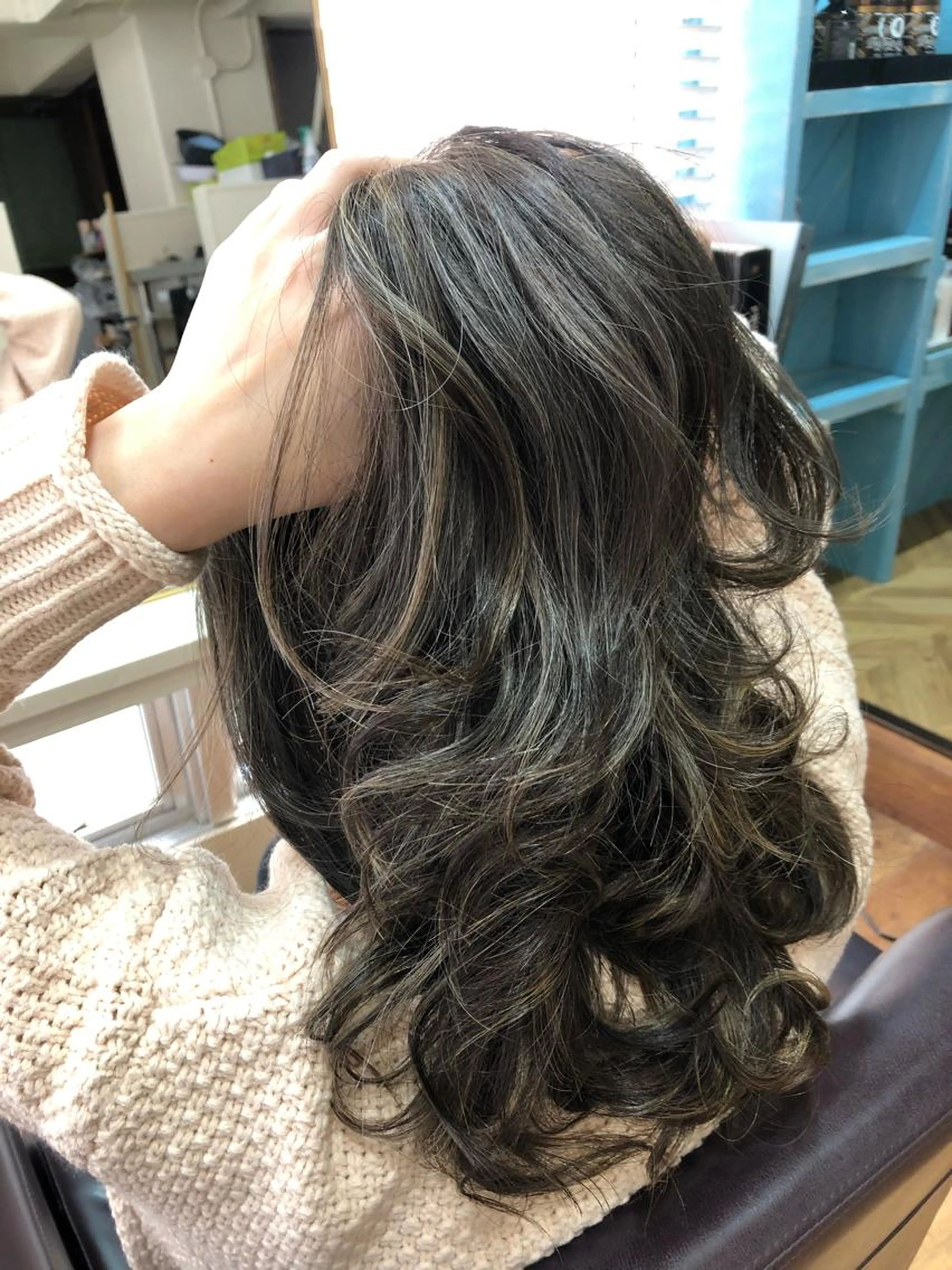 外国人風👩🦳フルヘッドハイライト&カラー💖透明感ならお任せください❗️コラーゲンパウダー使用🤩の写真