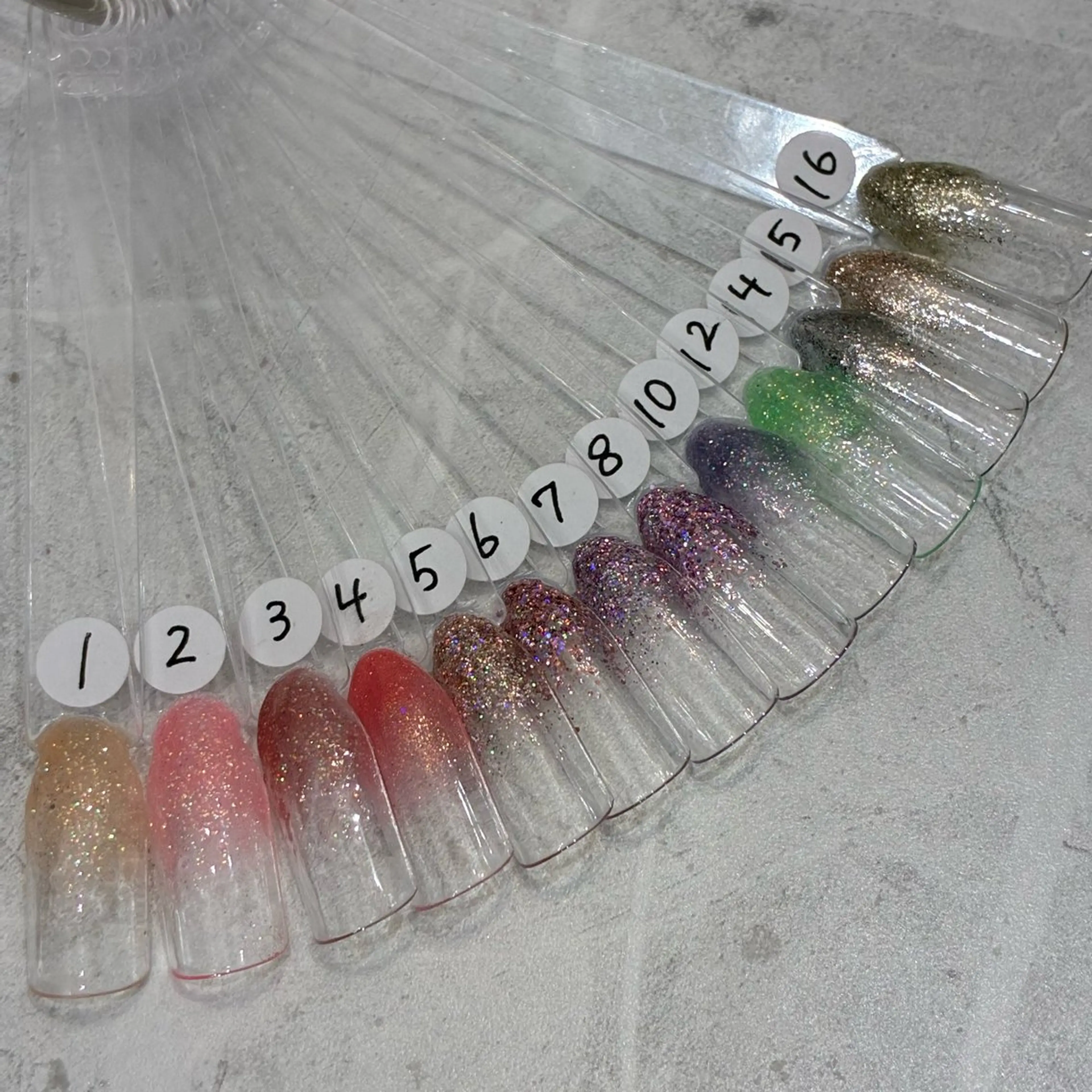 ネイル AMORIA ANNAのネイルデザイン