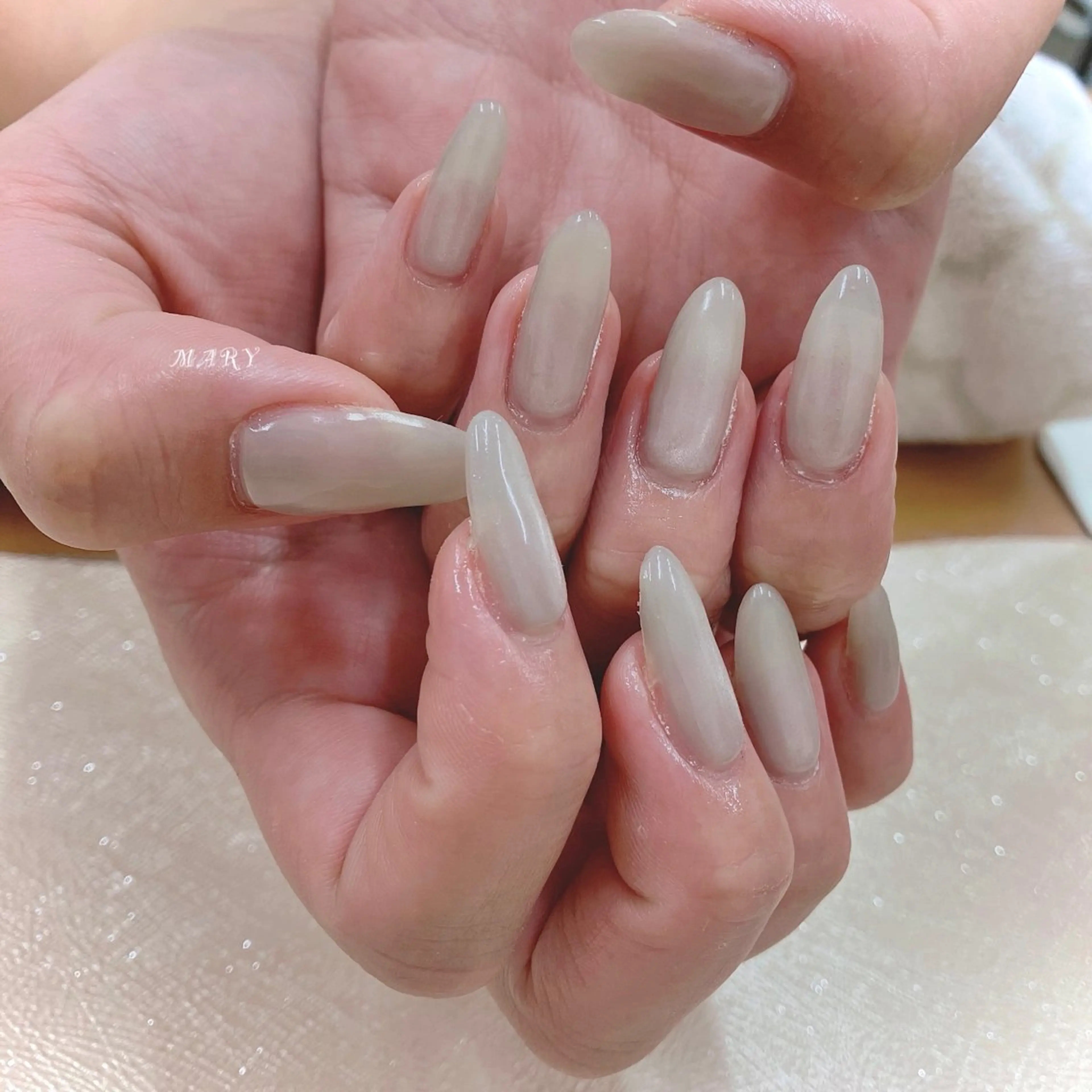 ネイル キラキラネイル マグネットネイル ニュアンスネイル ワンカラーネイル ホワイト Mary nail所属・Mary nail .narumiのネイルデザイン