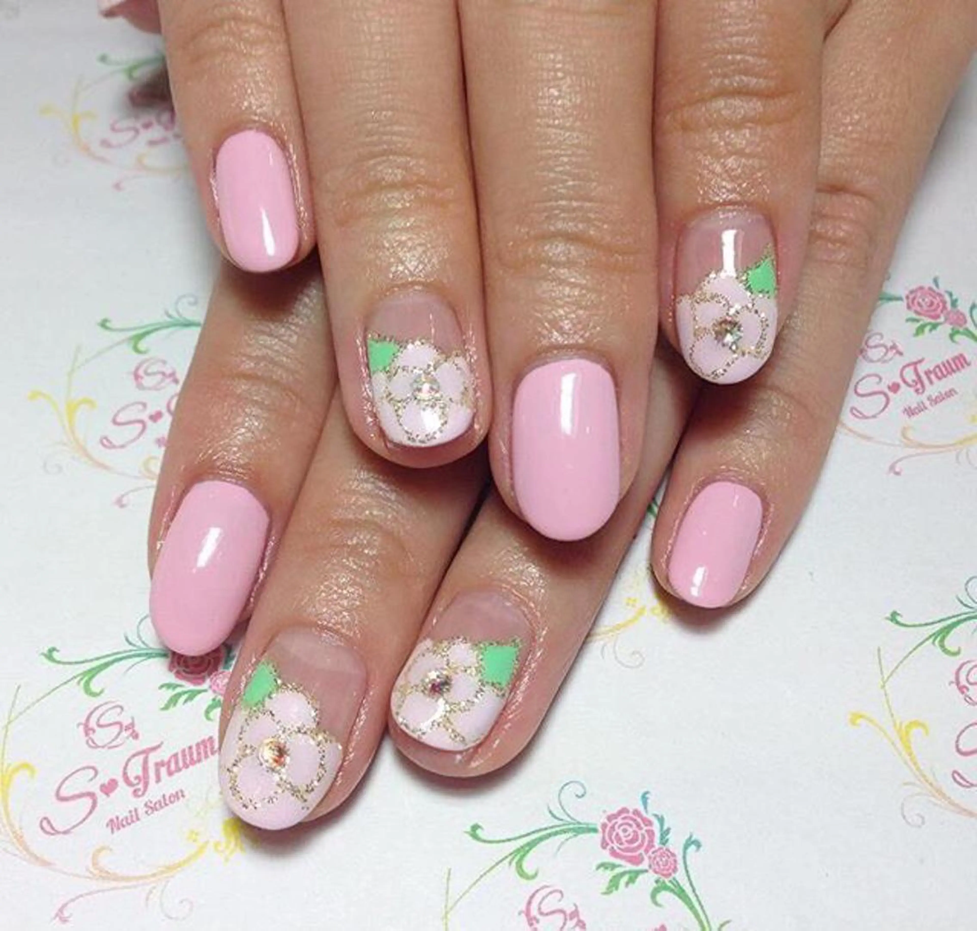 ネイル フラワーネイル フレンチネイル Nail Salon S-Traumのネイルデザイン