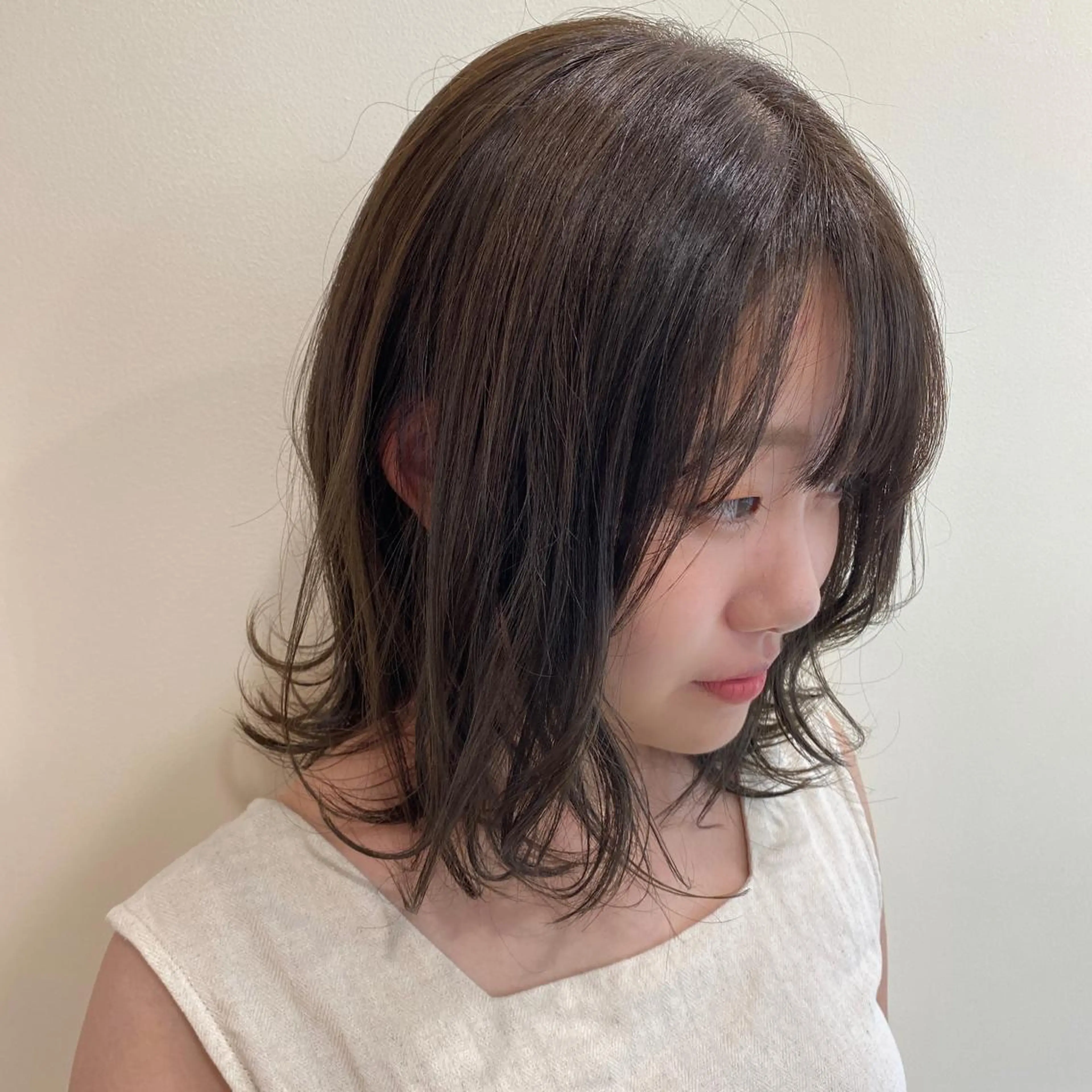 ミディアム カラー 透明感カラー グレージュ カット トリートメント RIKA韓国ヘア/く びれヘア/上品カラーのヘアスタイル