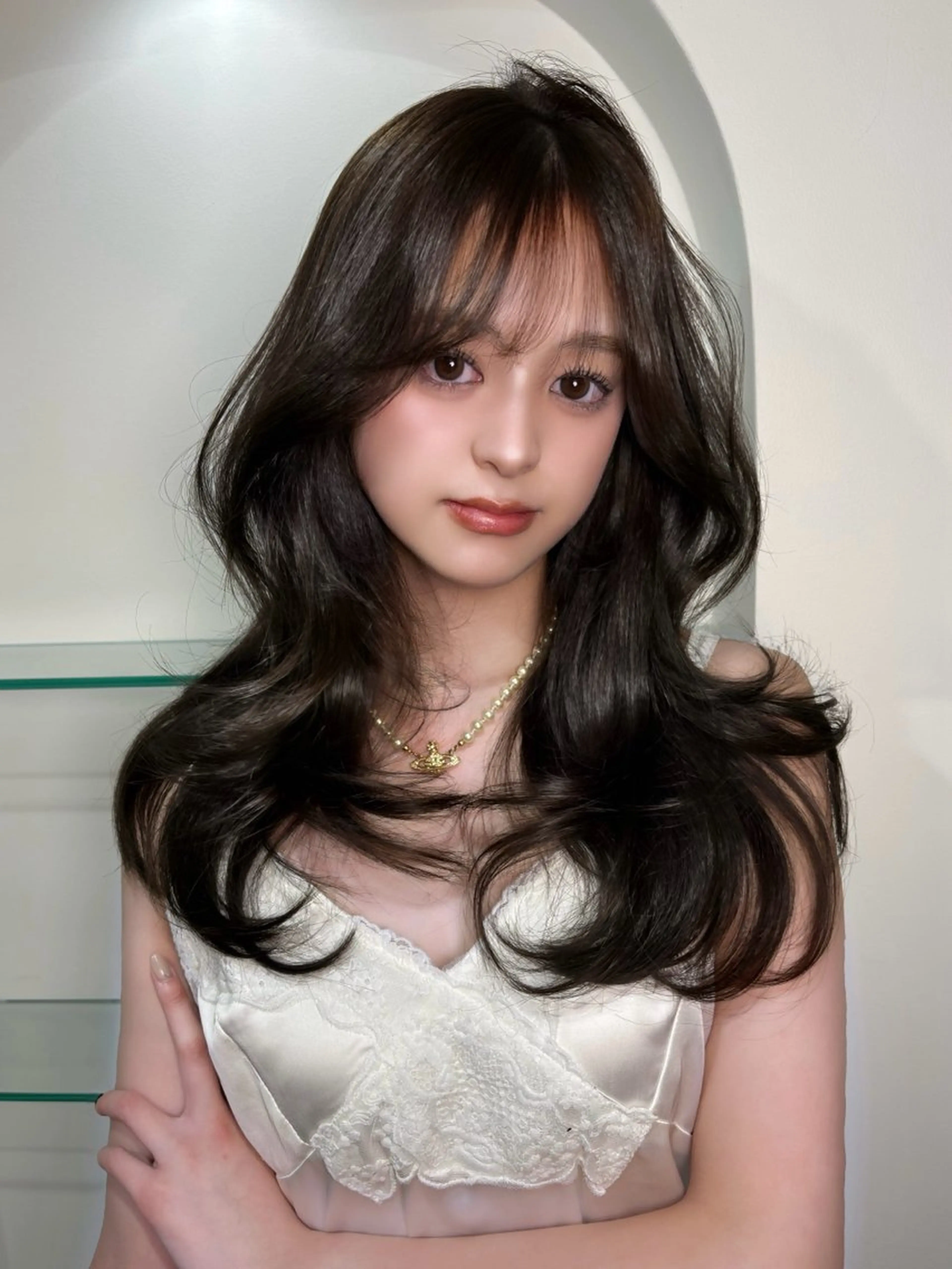 ロング チョコレートブラウン くびれヘア 卒業式のヘアスタイル 学生 韓国風ヘア ヘアカラー トリートメント SeiRa☪️ 艶髪 / 透明感のヘアスタイル