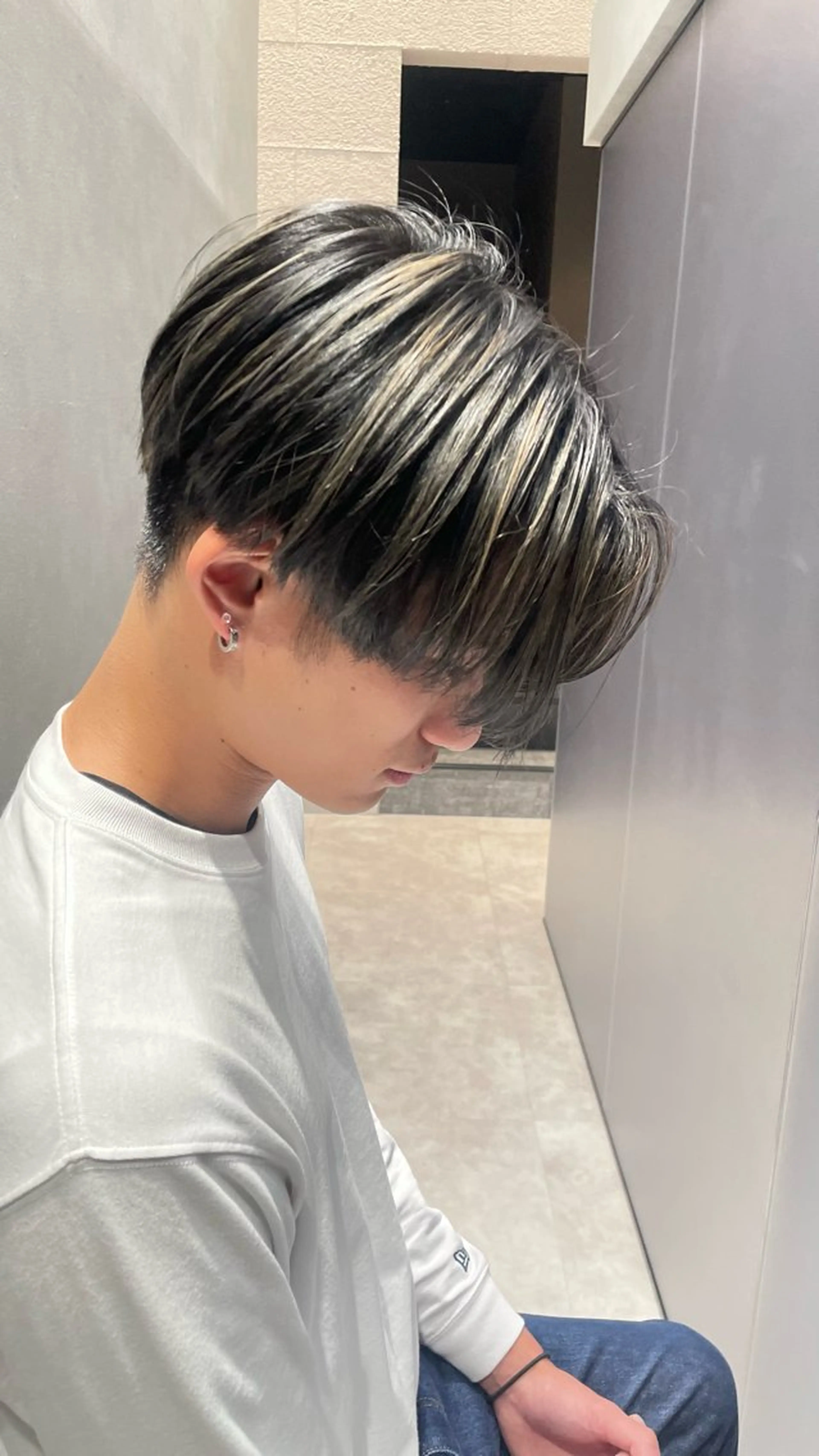 カラー メンズ メンズハイライト ハイライトカラー カット ヘアカラー トリートメント 韓国メンズヘア　ミル クティボブ　足立佳代のヘアスタイル