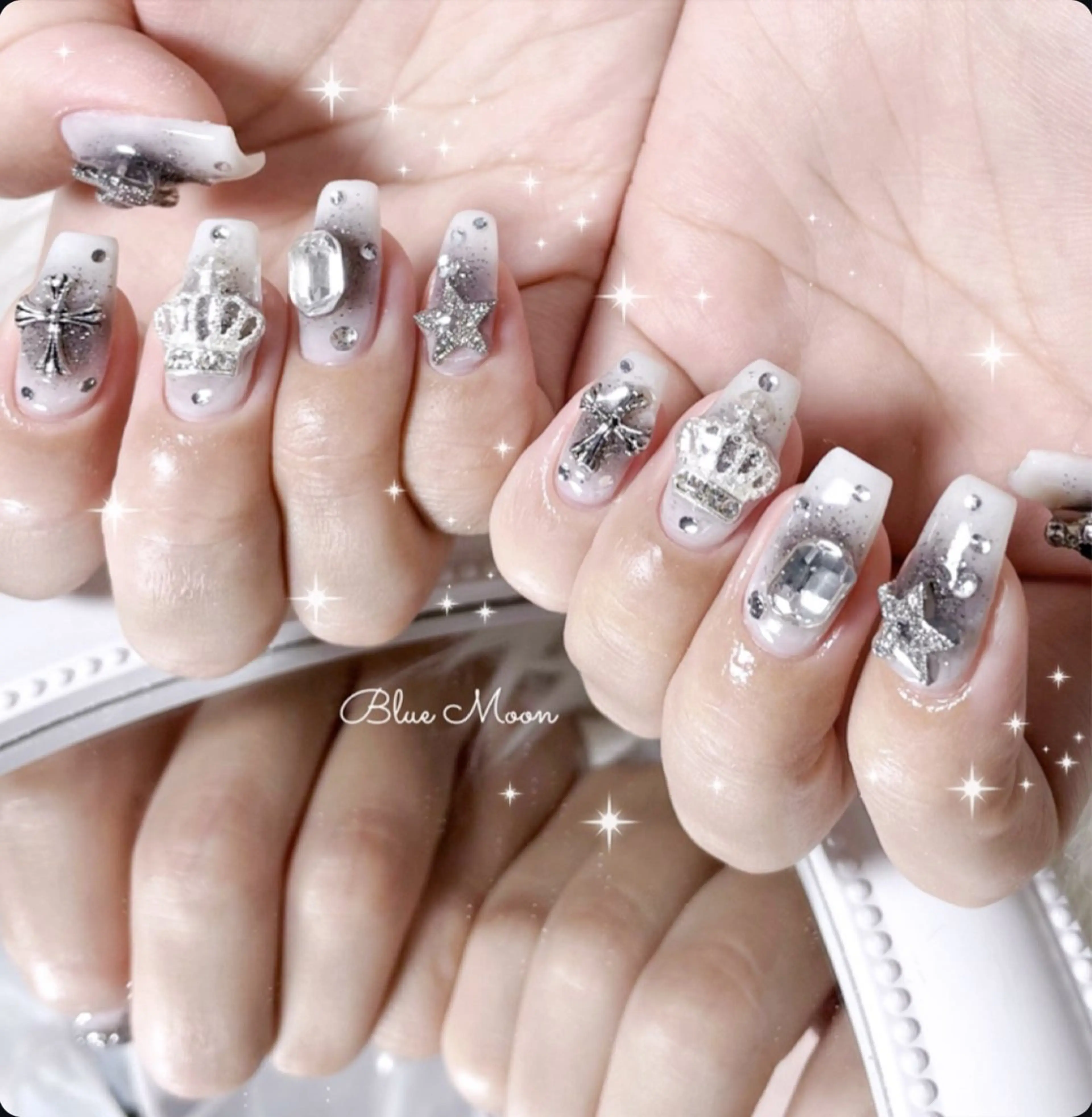 ネイル ハンドネイル フットネイル ハンドケア nail salon Blue Moonのネイルデザイン