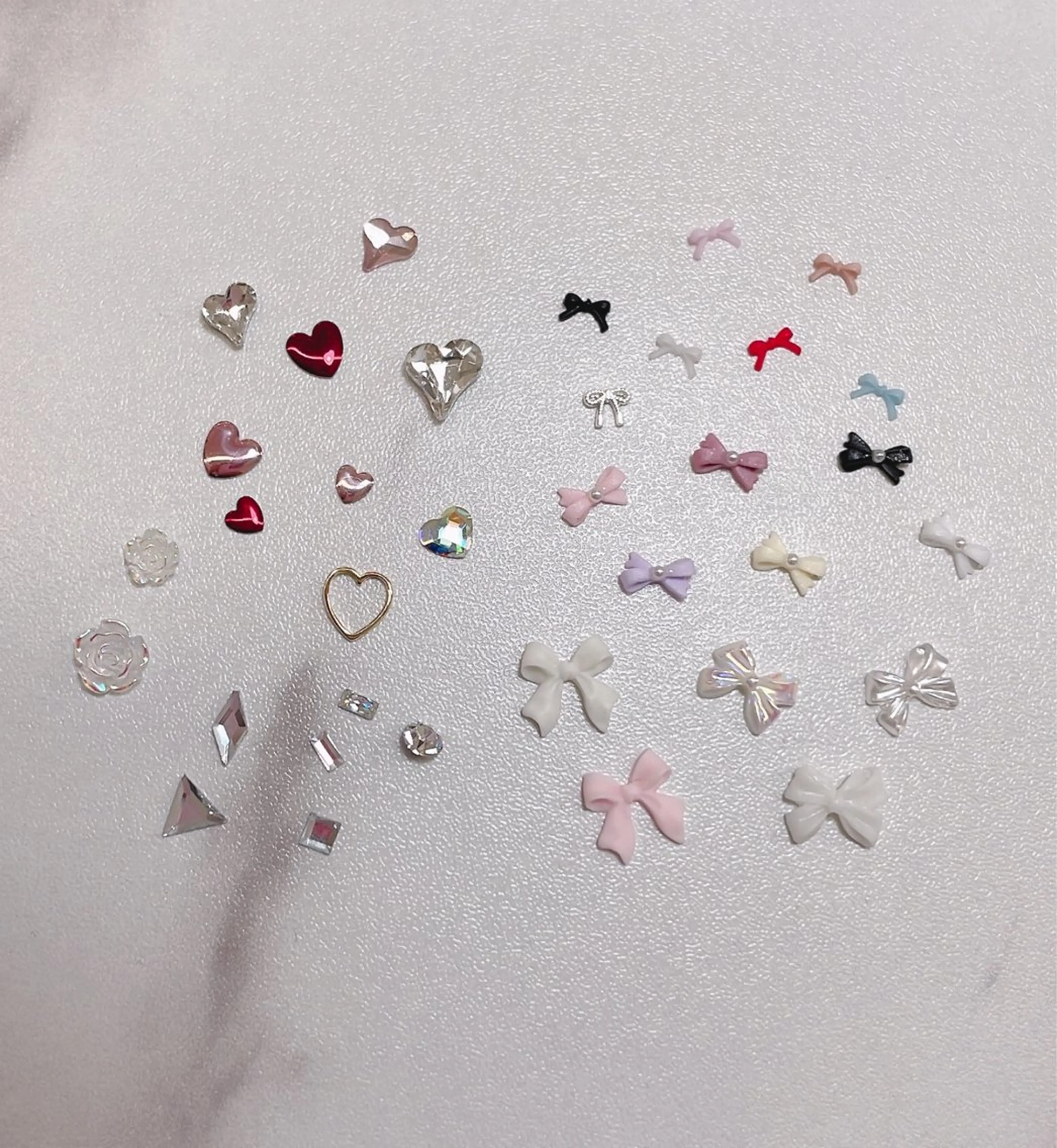 ネイル ハート リボン ストーンネイル さき🌼 堺筋本町ネイルサロンのネイルデザイン