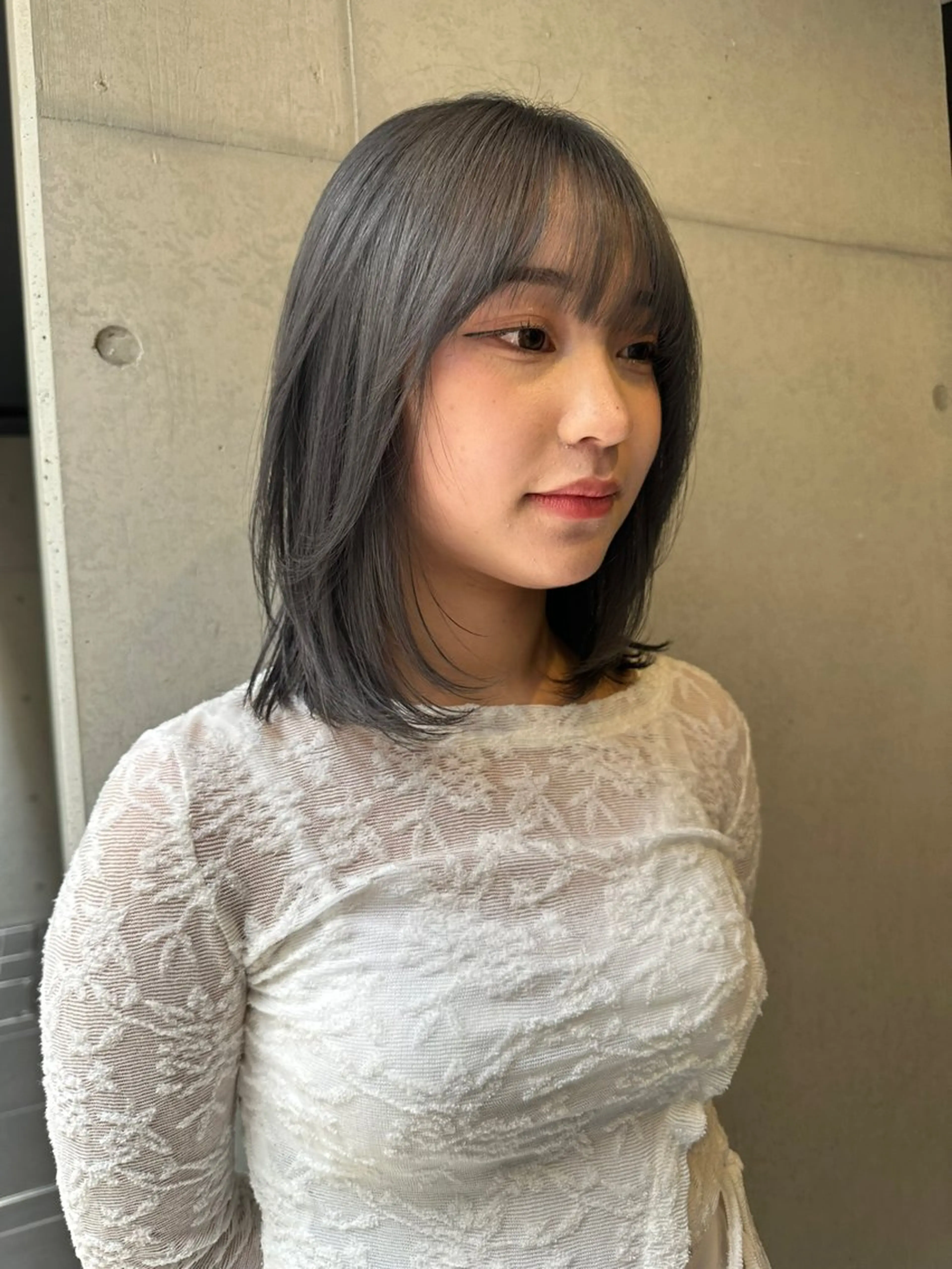 ミディアム カラー 顔まわりレイヤー レイヤーカット ウルフカット カット ヘアカラー 似合わせウルフ/ レイヤー/山本祐輔のヘアスタイル