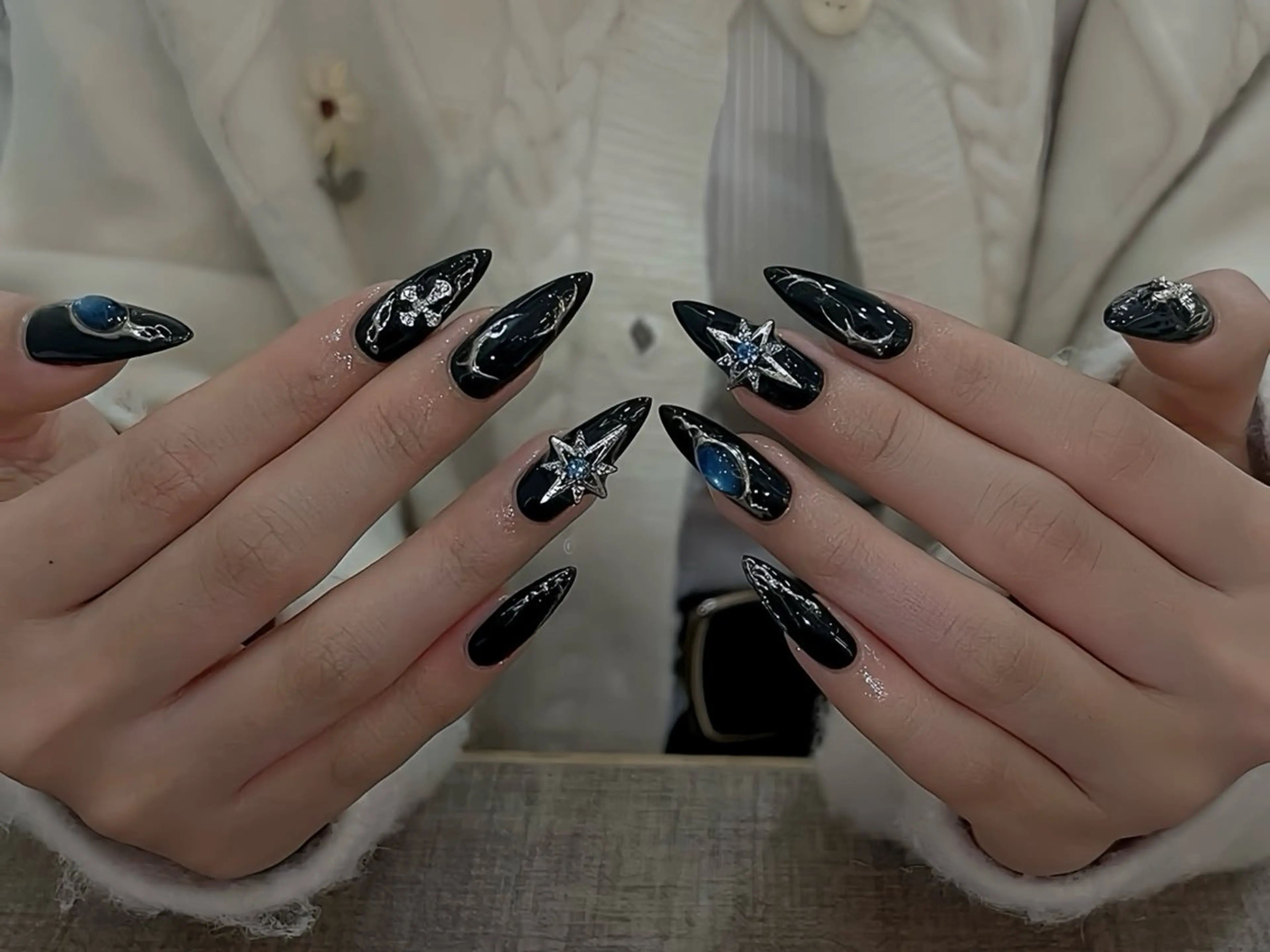 ネイル オーロラネイル チークネイル 桜ネイル クリアネイル ドット ハンドネイル Rin Nail 新大久保店のネイルデザイン