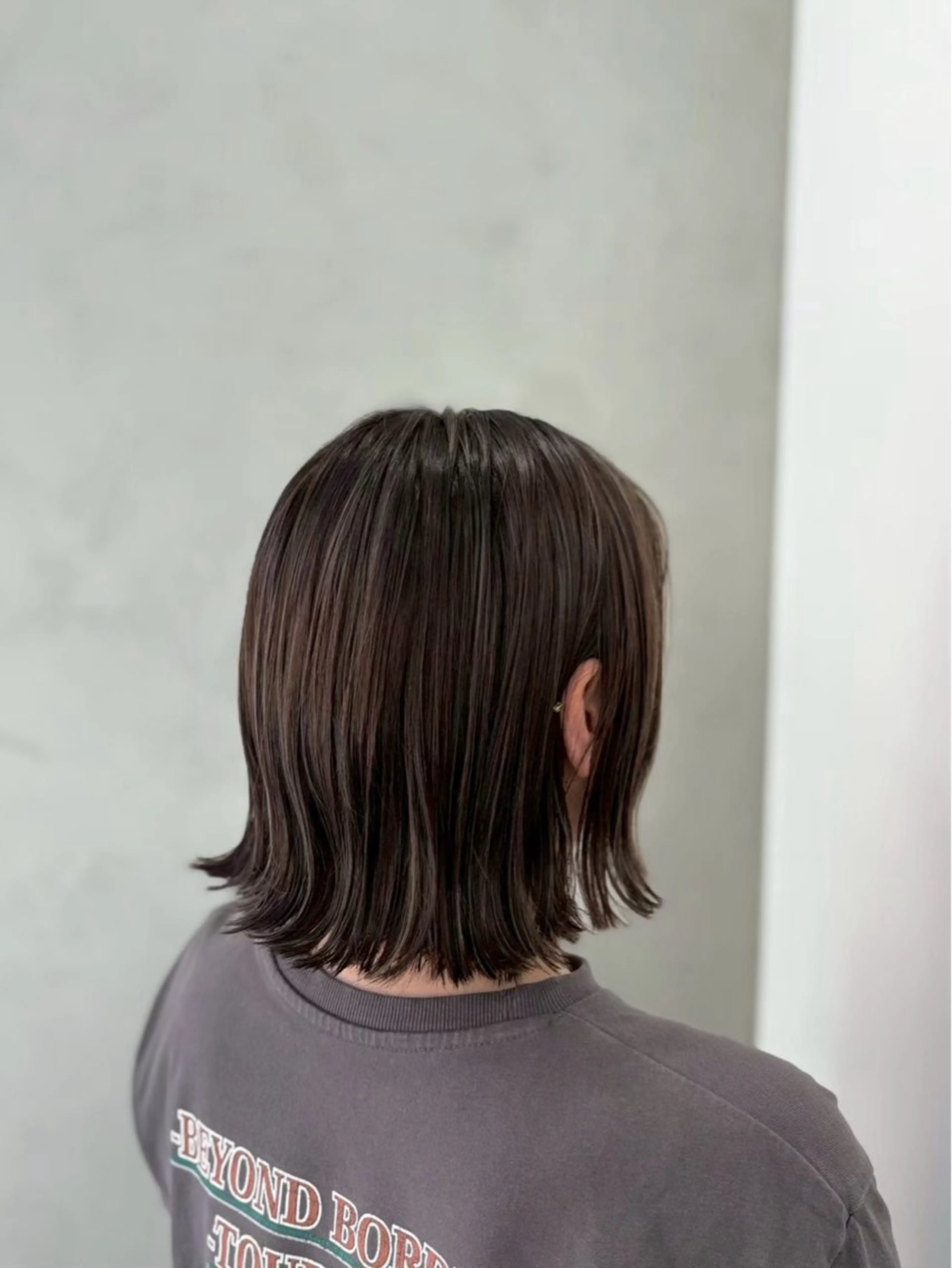 ミディアム 小園 彩夏のヘアスタイル