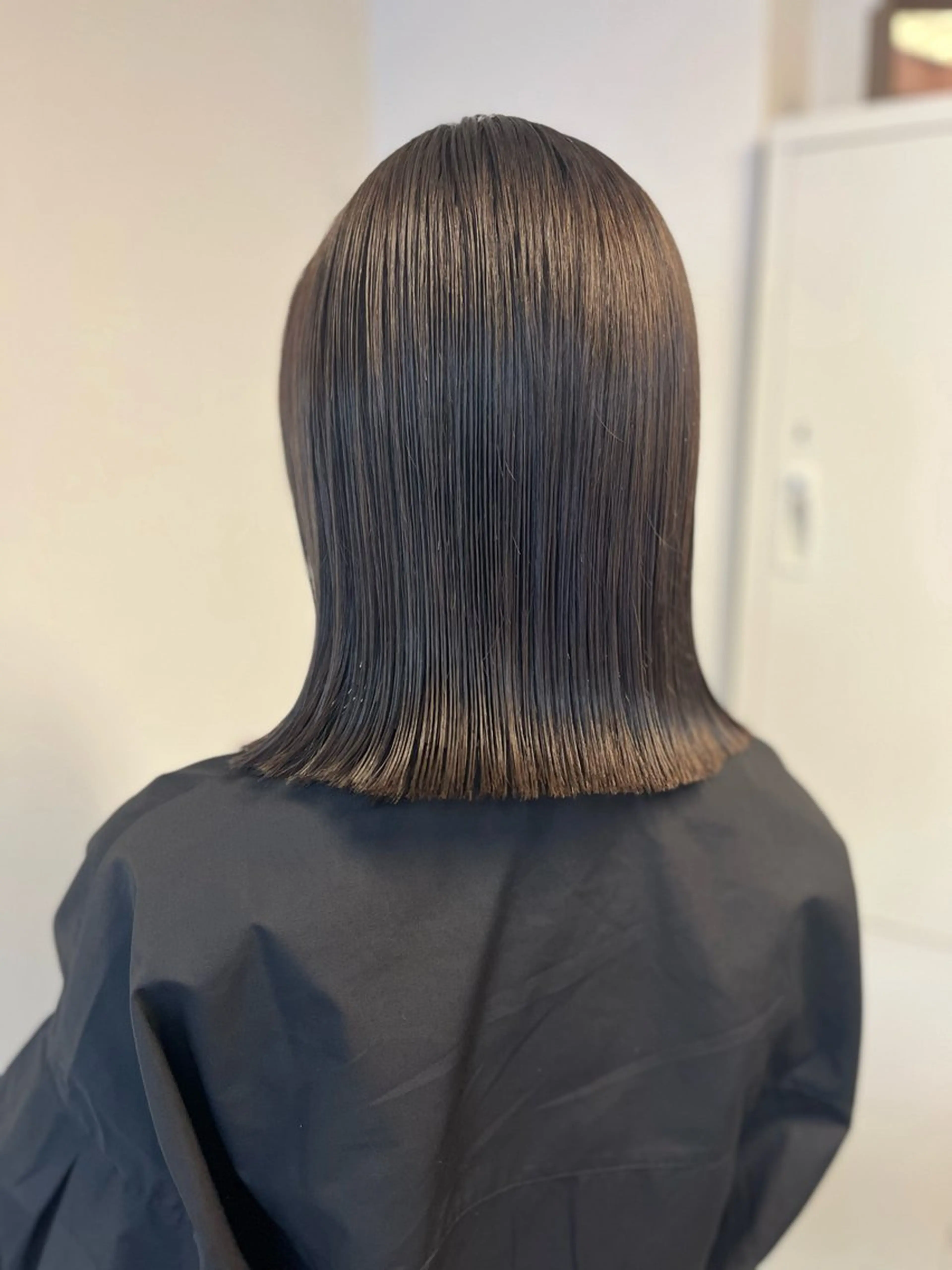 ミディアム ボブ カット ヘアカラー トリートメント ヘアセット 縮毛矯正✨グレー ジュカラー✨MOEのヘアスタイル