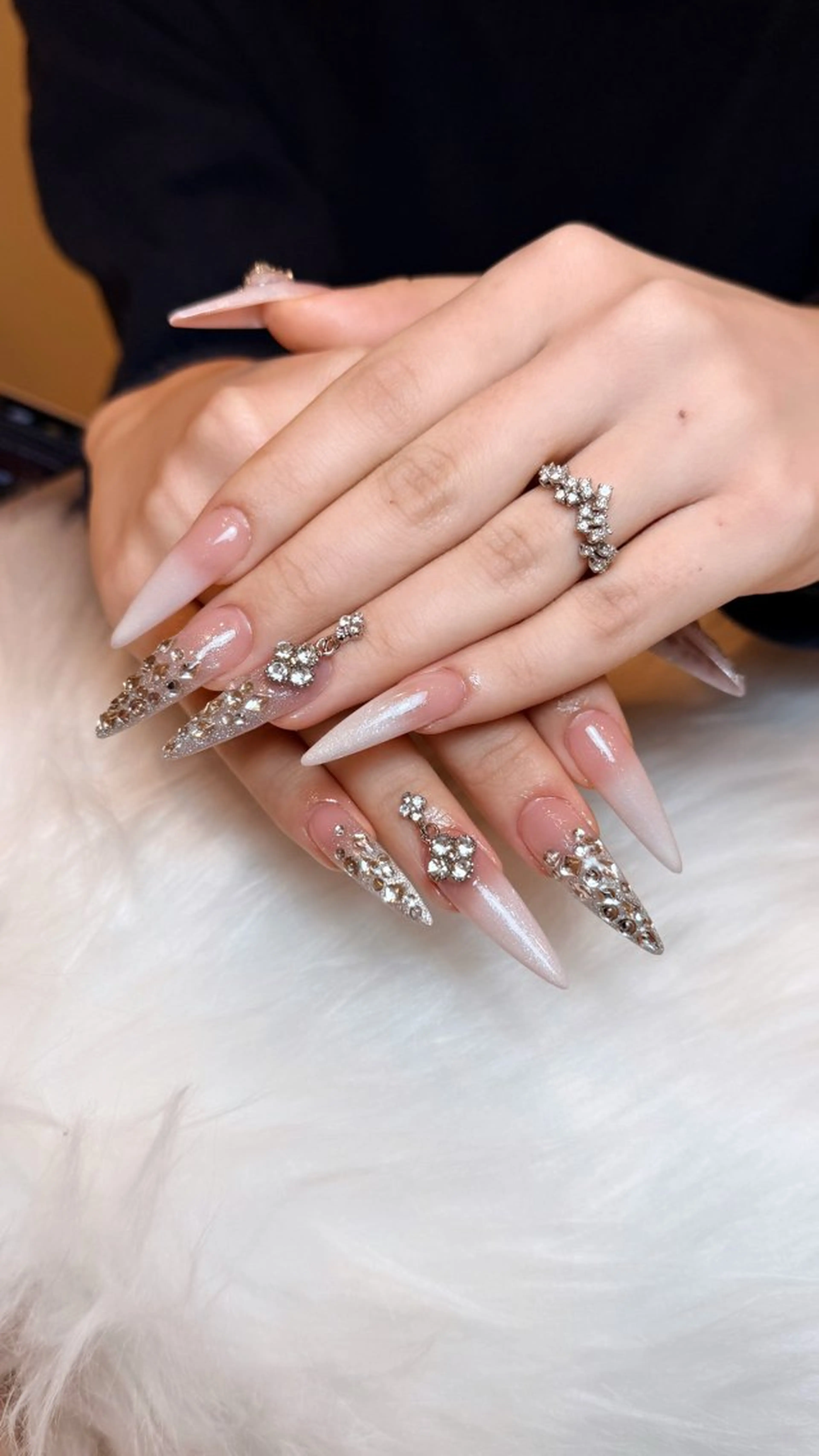 ネイル 韓国ネイル ニュアンスネイル シンプルネイル 春ネイル ワンホンネイル Nihonthy Nail 新宿のネイルデザイン