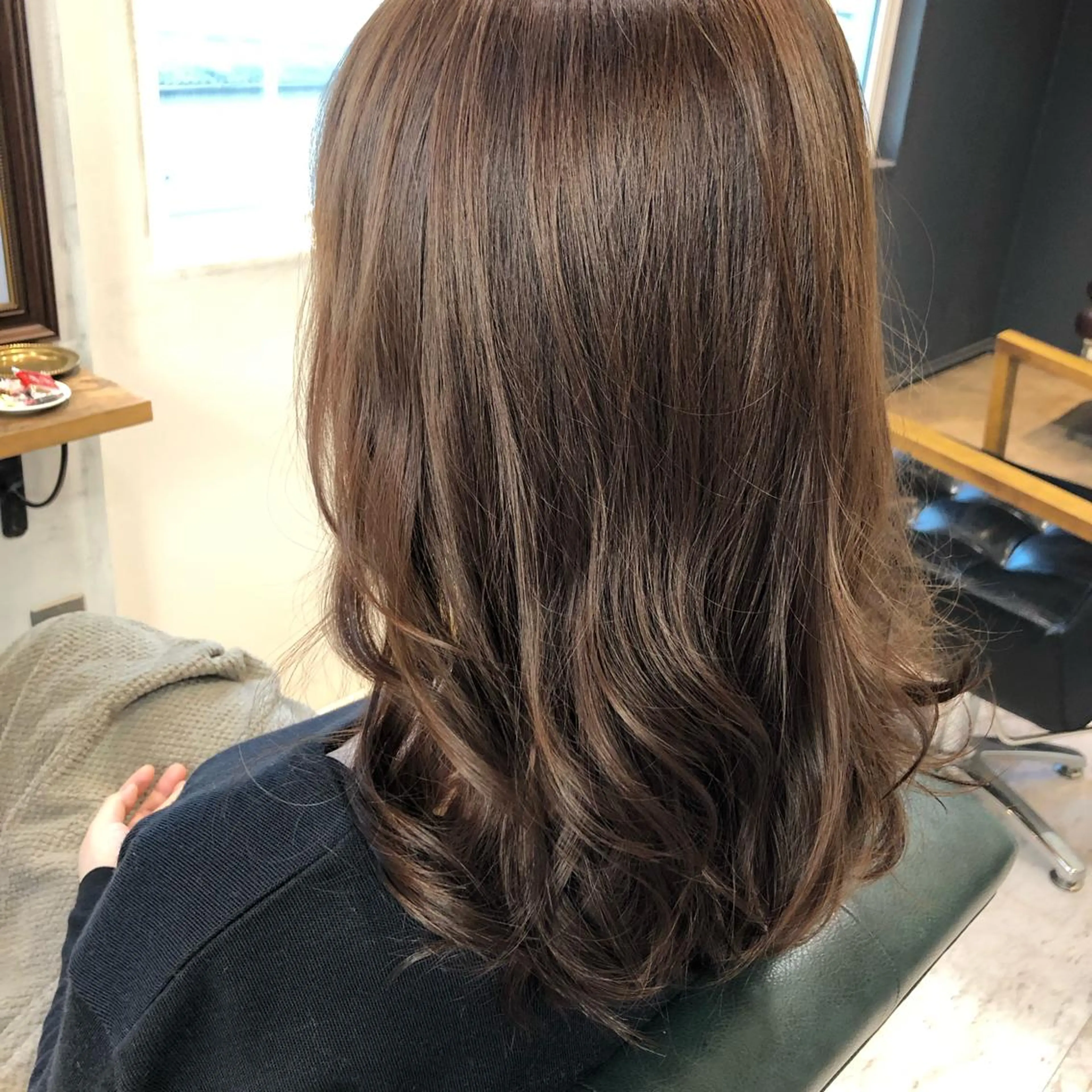 ミディアム Miwa /レイヤーカットのヘアスタイル