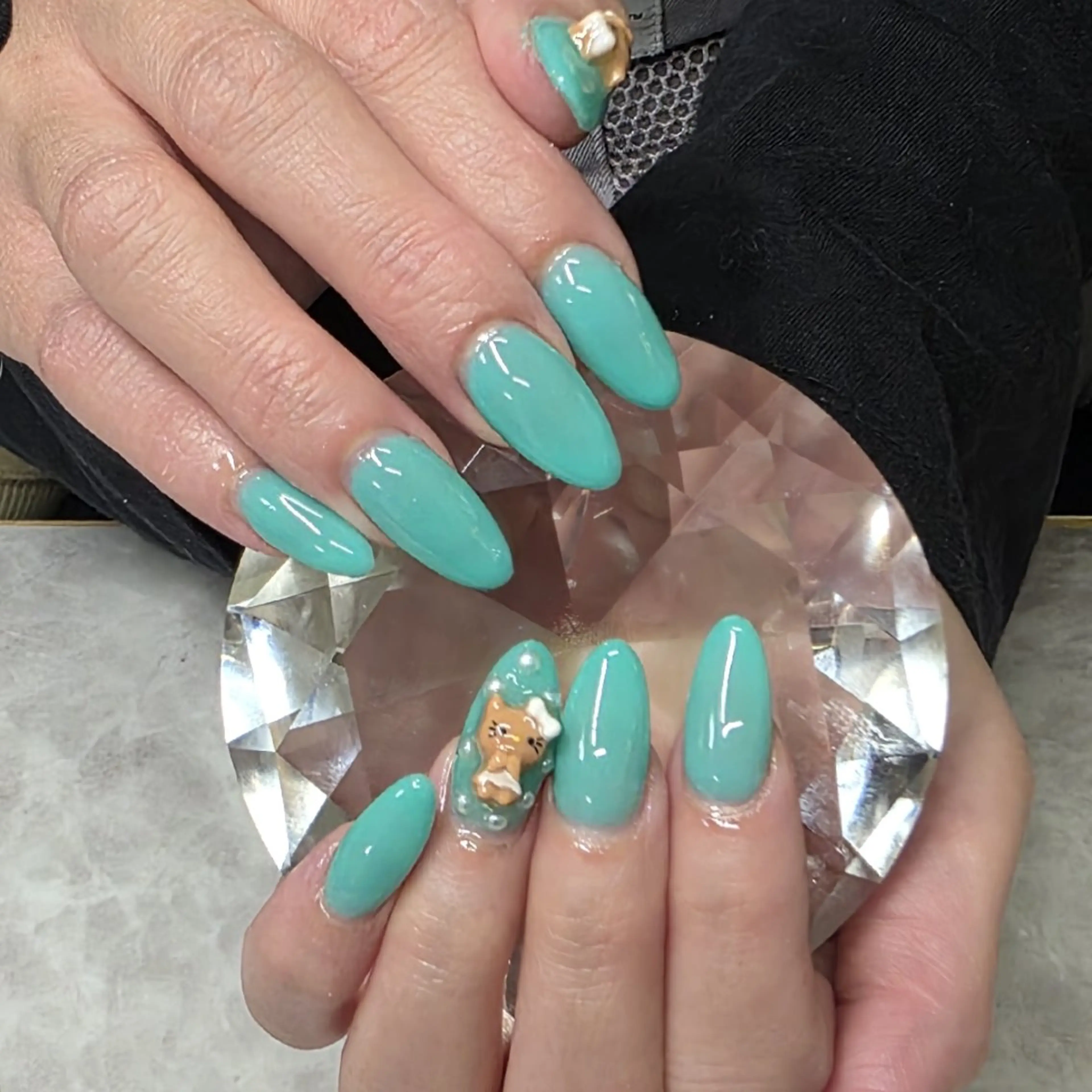 ネイル グリーン nailsalon glow sayaのネイルデザイン