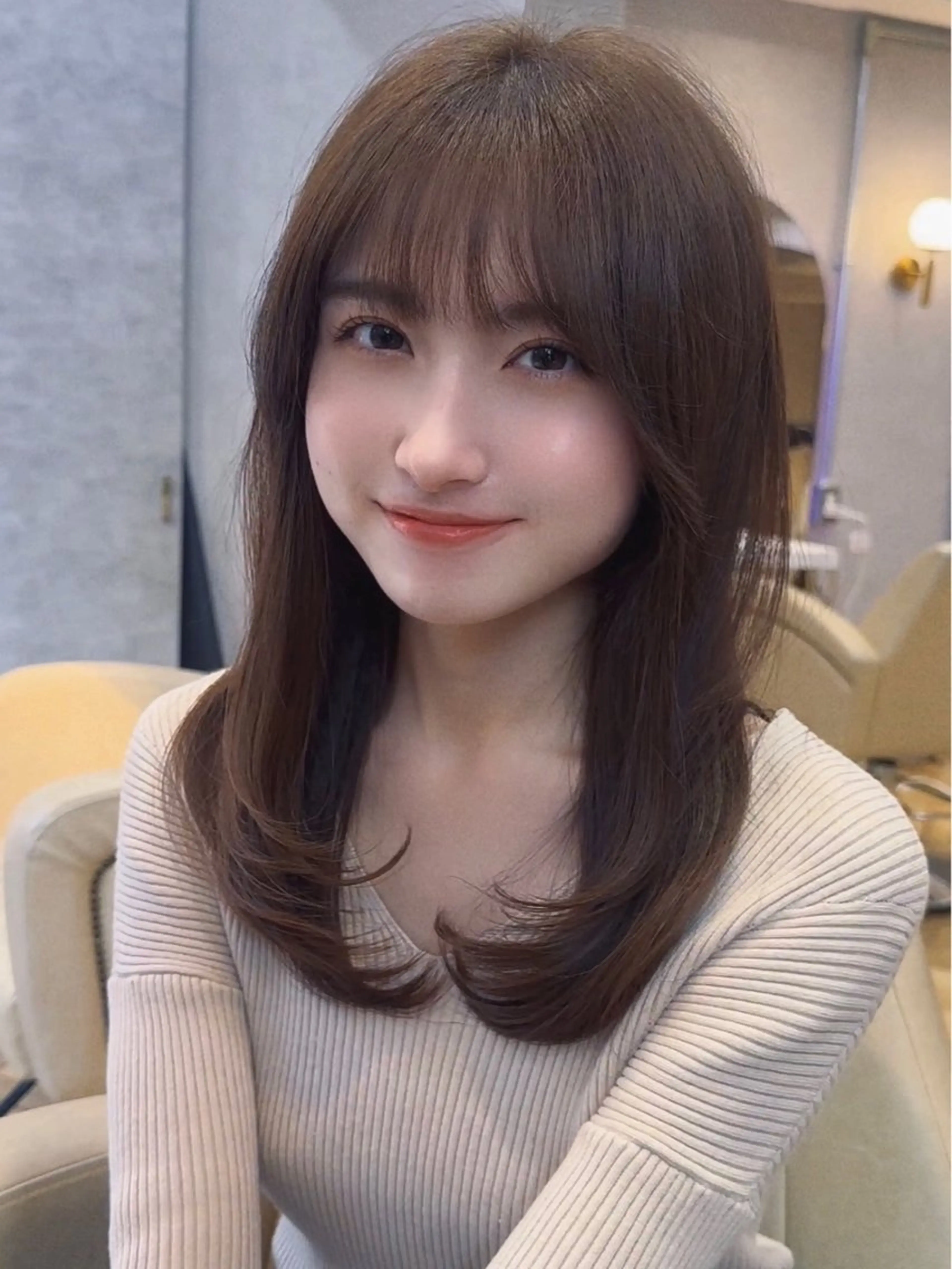 セミロング ラベンダーベージュ 顔周りカット レイヤーカット サイドバング 小顔カット カット ヘアカラー トリートメント ヘアセット 銀座副店長/レイヤー /髪質改善/田島のヘアスタイル