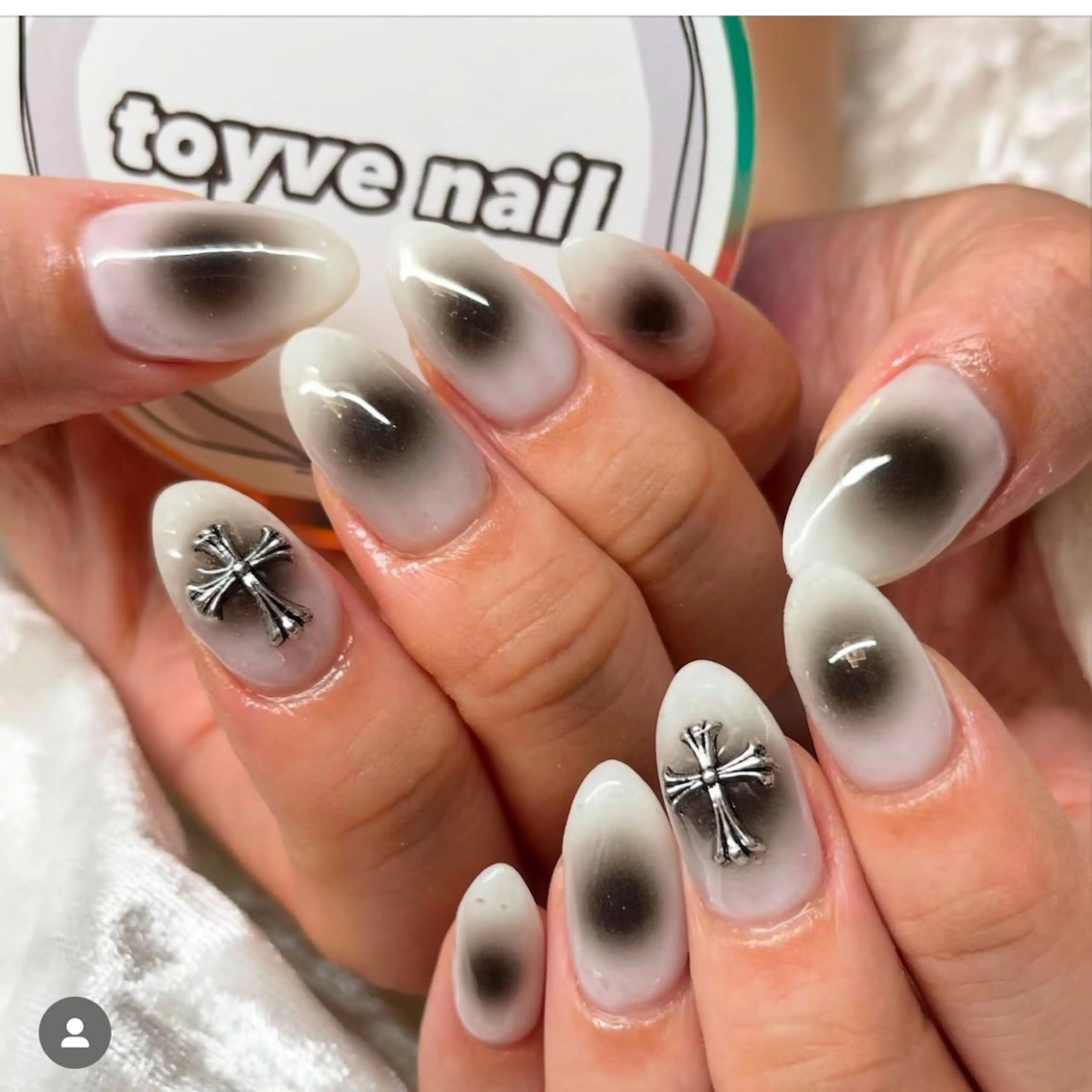 ネイル フレンチネイル ガーリー グラデーション ハート スカルプネイル toyvenail 🖤enaのネイルデザイン