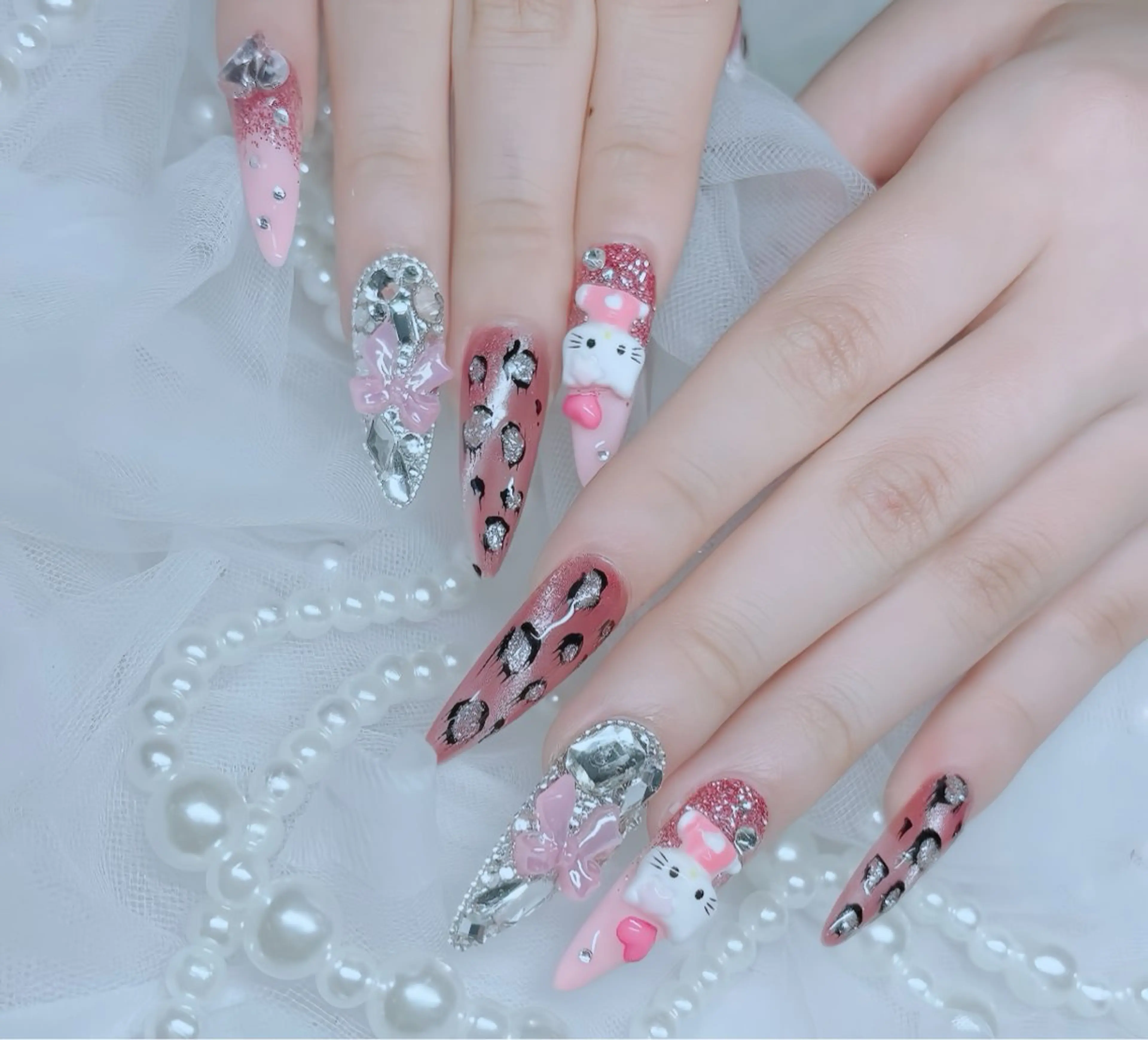 ネイル チークネイル フレンチネイル ガラスフレンチ グラデーション キラキラネイル Rin Nail 新大久保店のネイルデザイン