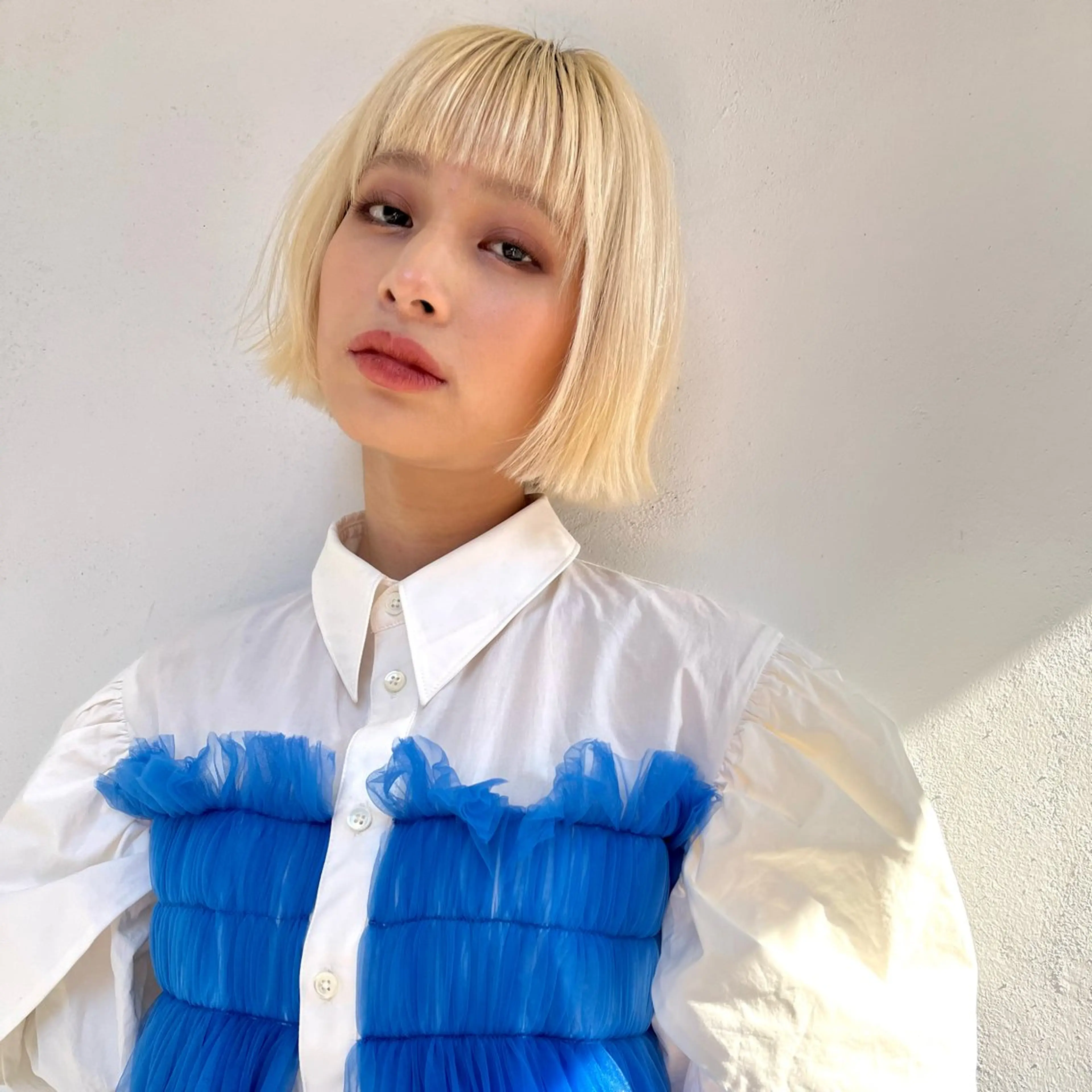 ショート カラー 抜きっぱなしブロンド ブロンド iLi🫧kim ryongna🦋のヘアスタイル