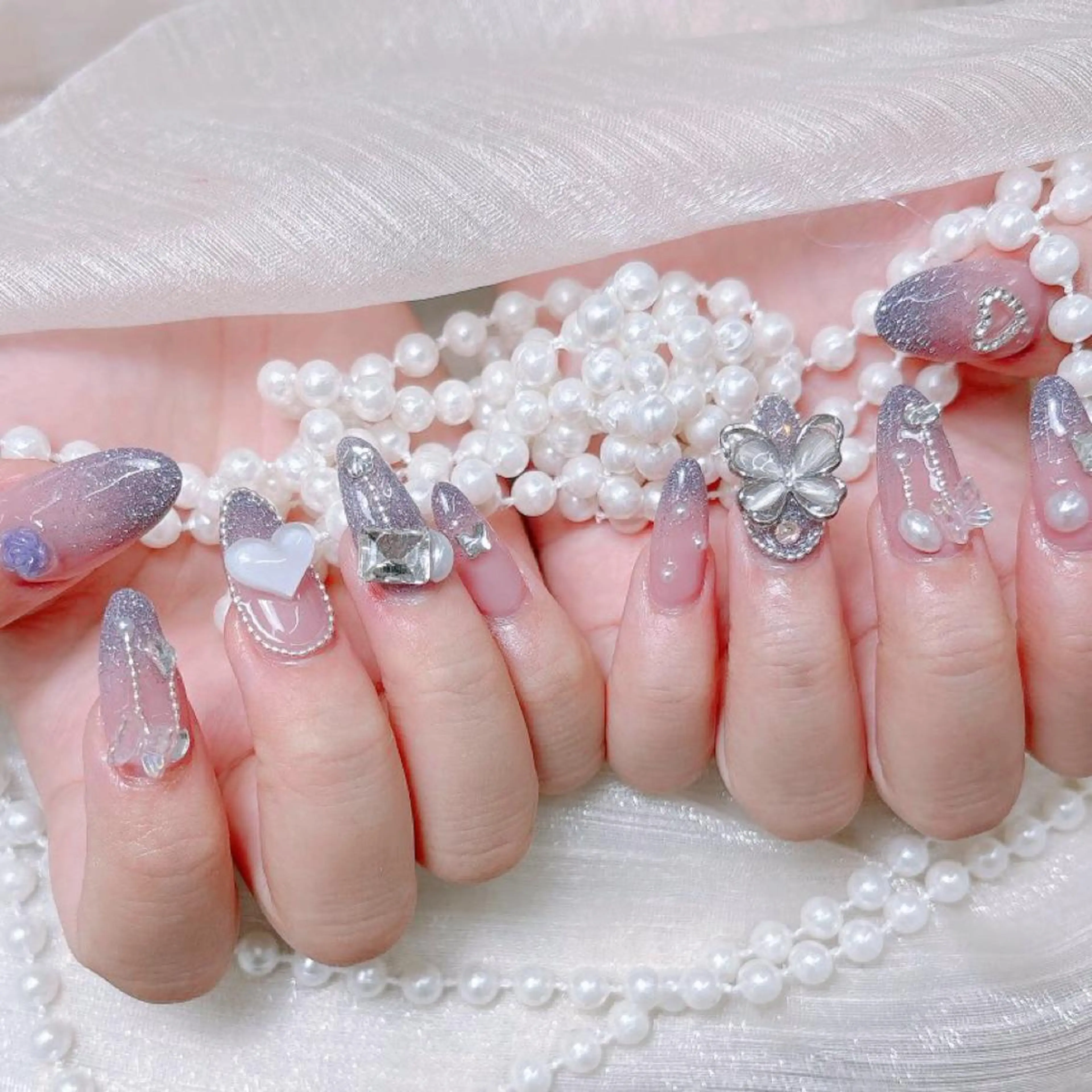 ネイル queensnail 🧸mikaのネイルデザイン