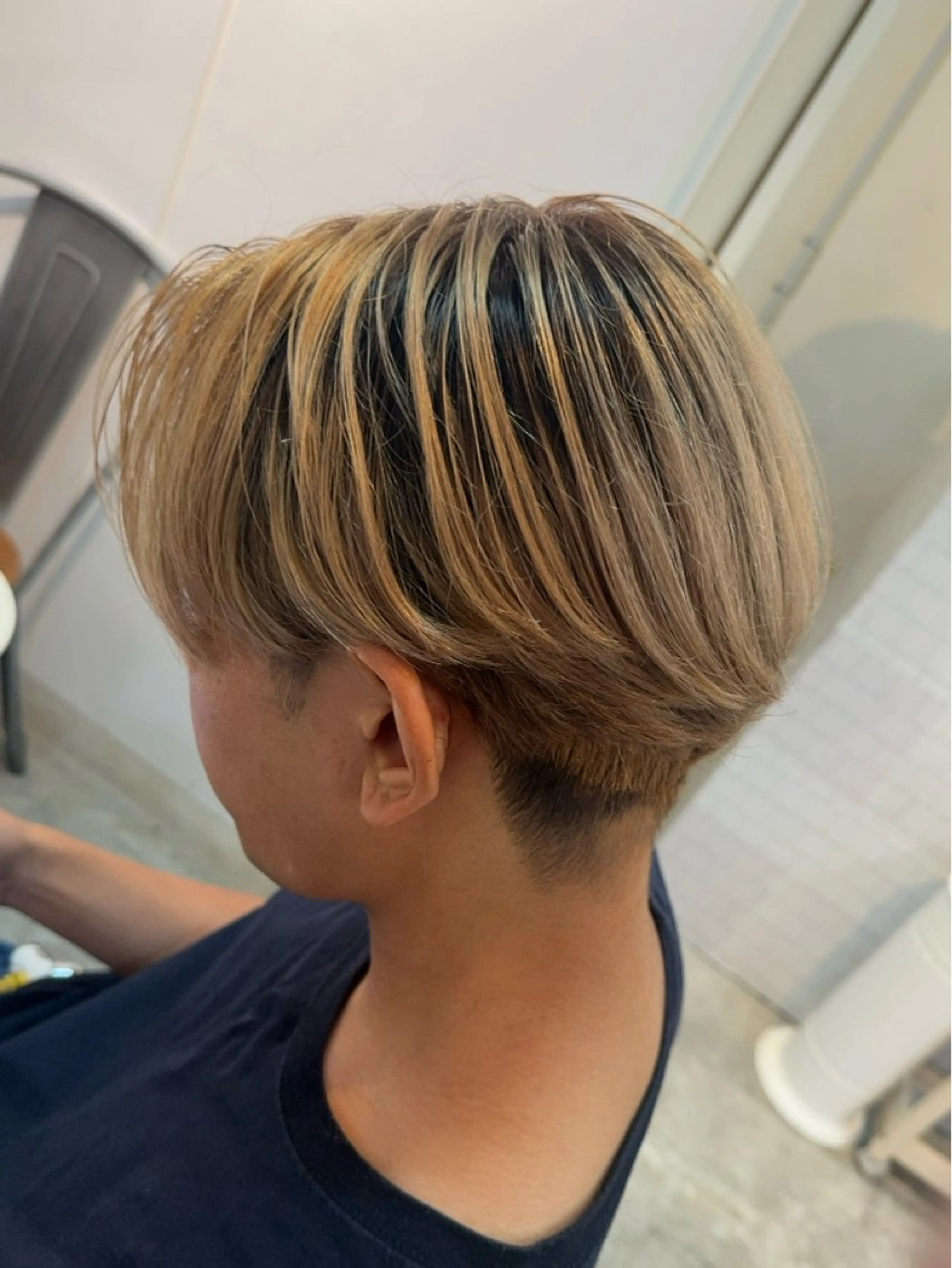 ショート カラー メンズ メンズバレイヤージュ センターパート バレイヤージュ レイヤーカット AMRITA所属・men'sモテ 髪🫧ｼｵﾝのヘアスタイル