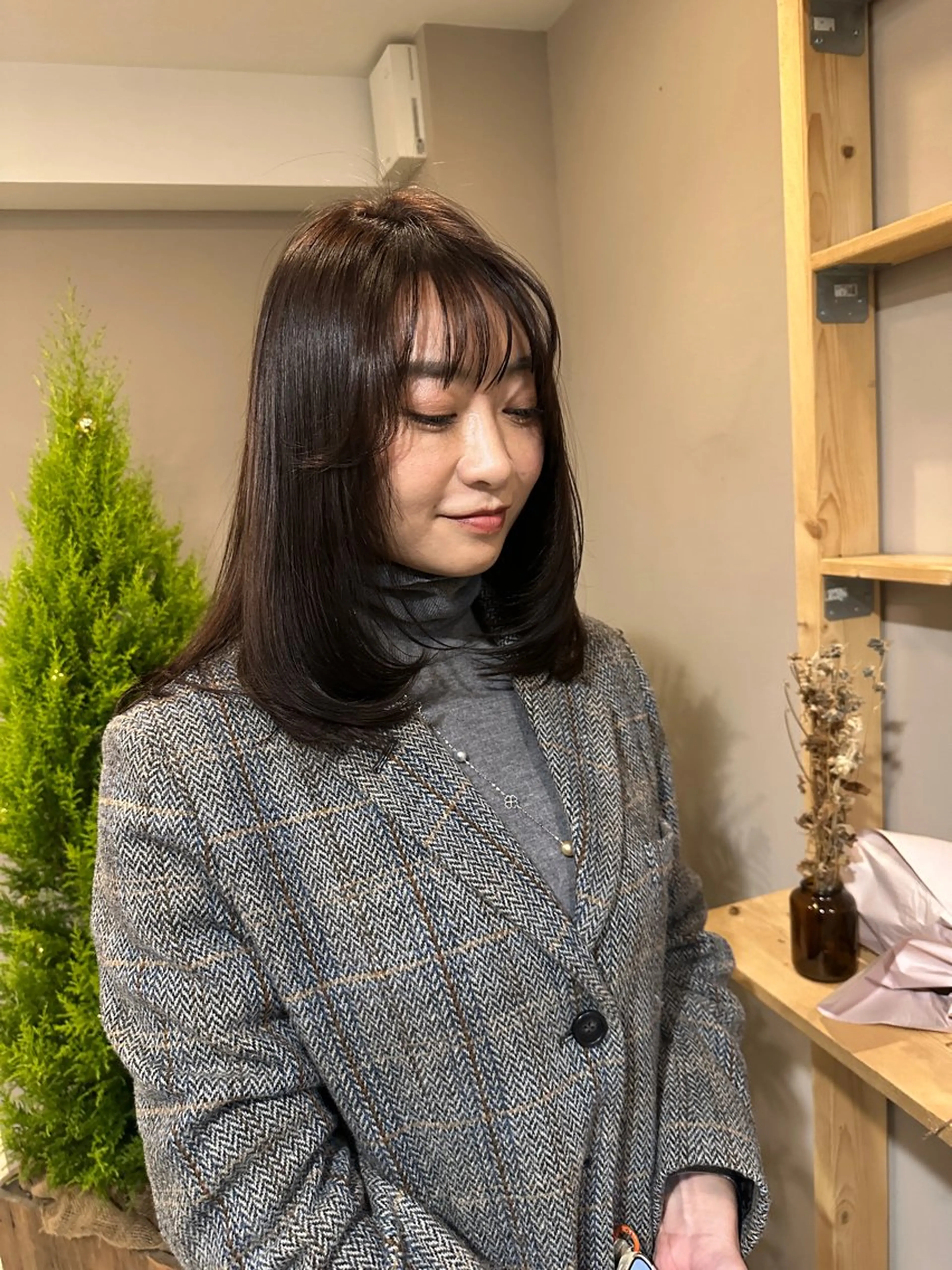 セミロング 顔まわりレイヤー 顔周りカット レイヤーカット カット Bonheur 銀座並木通り店所属・金ウンス 髪質改善カラーのヘアスタイル