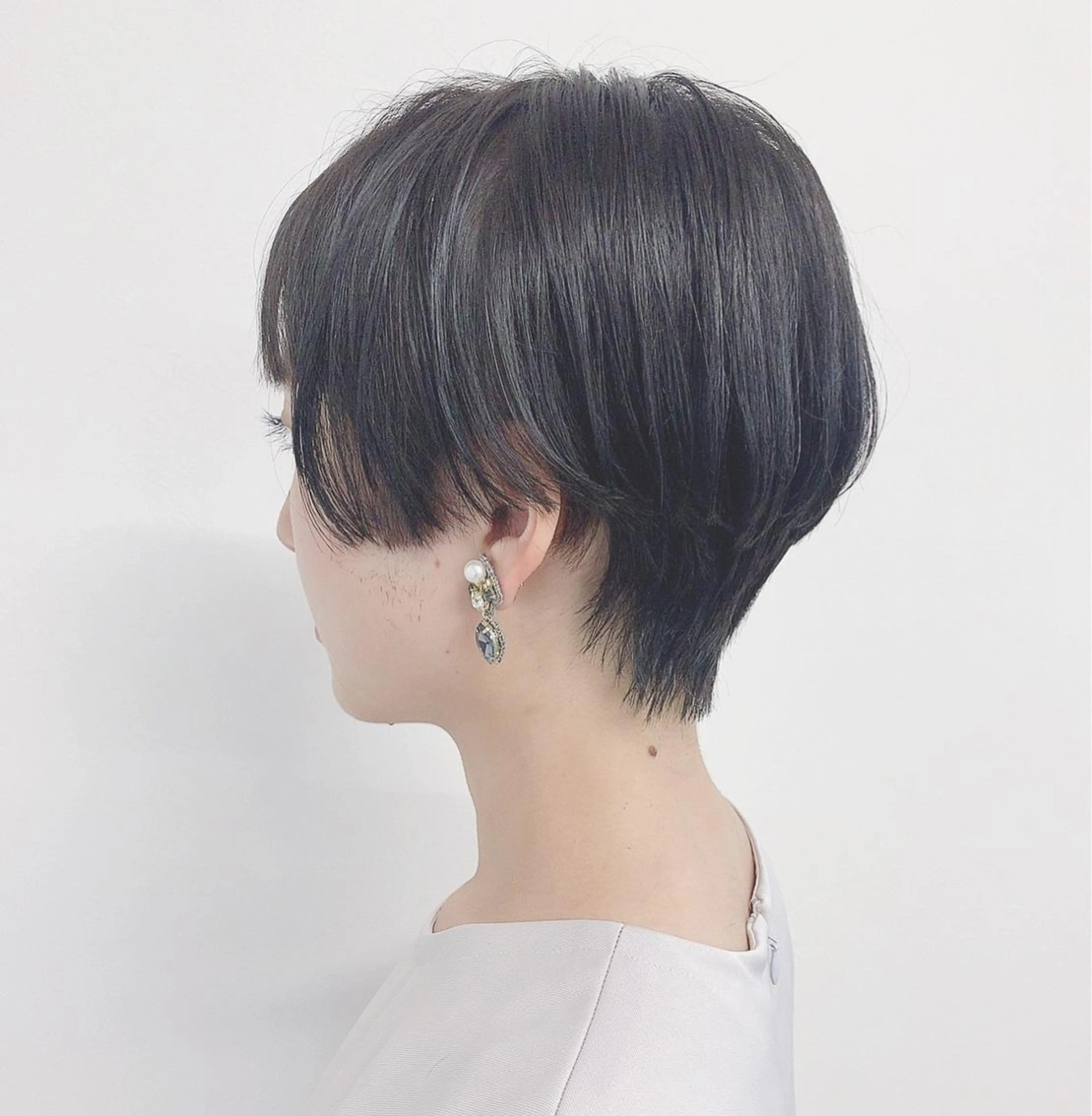 ショート カラー カット ヘアカラー 肌に馴染む暗髪 梅田・増田のヘアスタイル