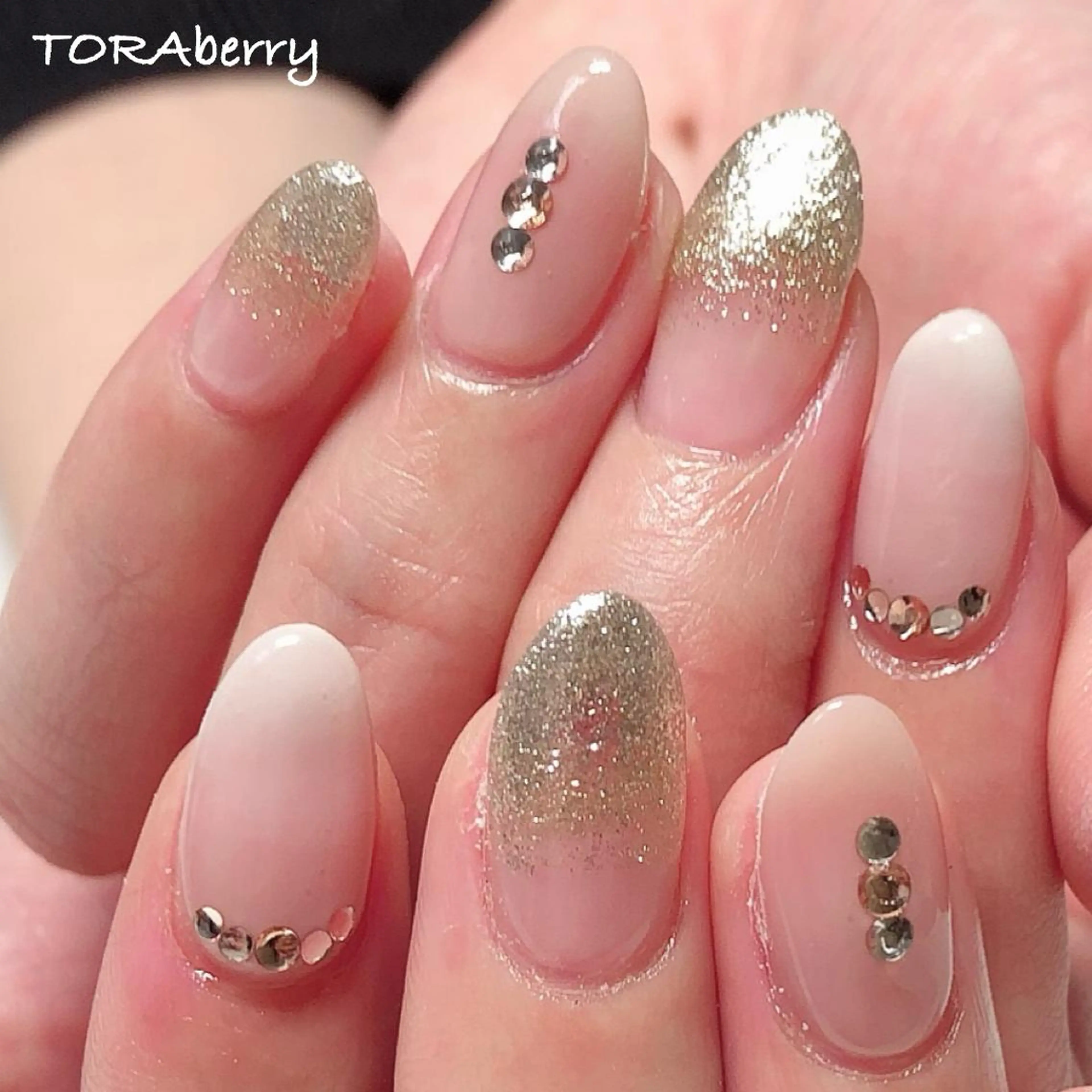 ネイル ストーンネイル ハンドネイル ネイリスト なつみのネイルデザイン