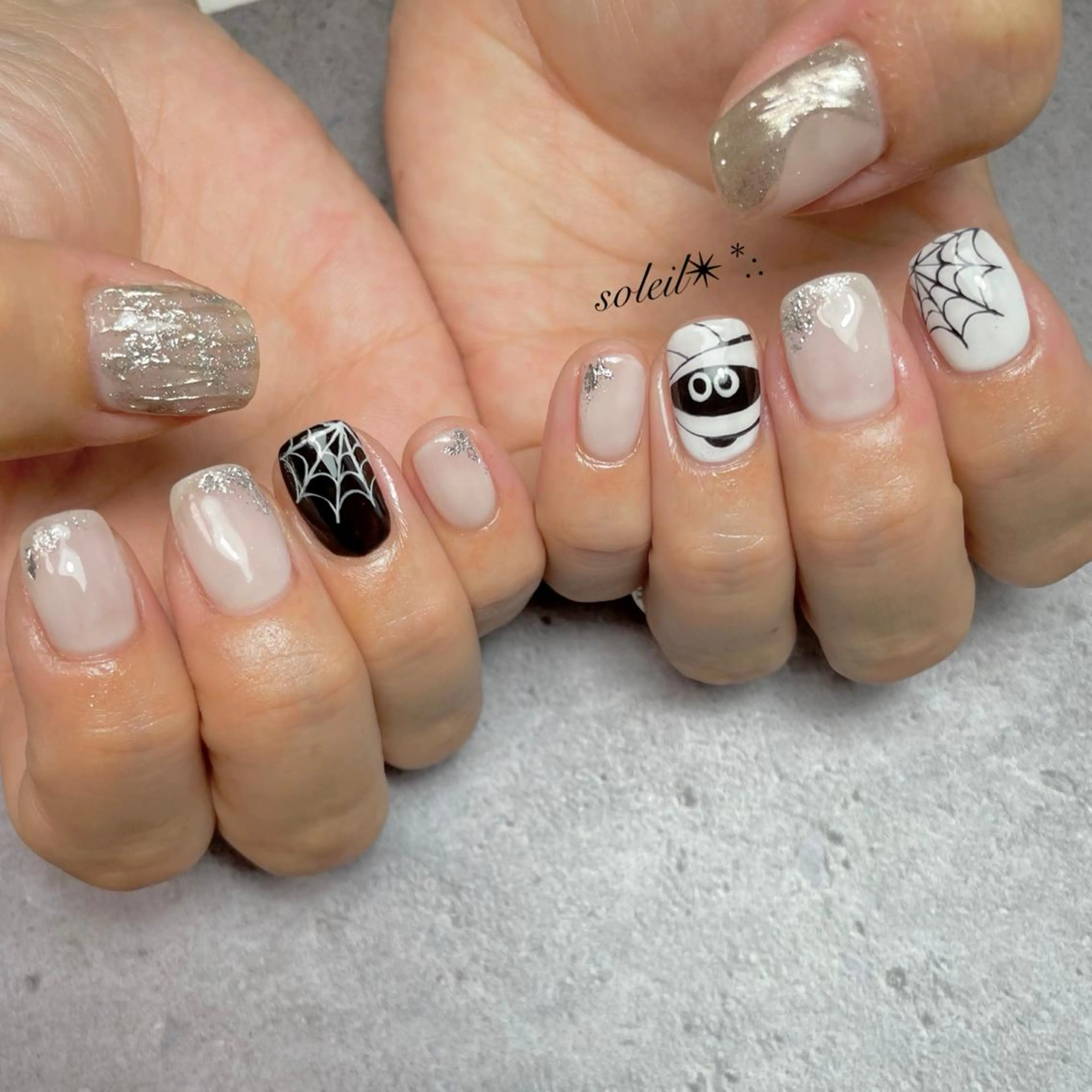 ネイル ジェルネイル ハロウィン ラメ(グリッター) ミラーネイル ニュアンスネイル 粟津 美紀のネイルデザイン