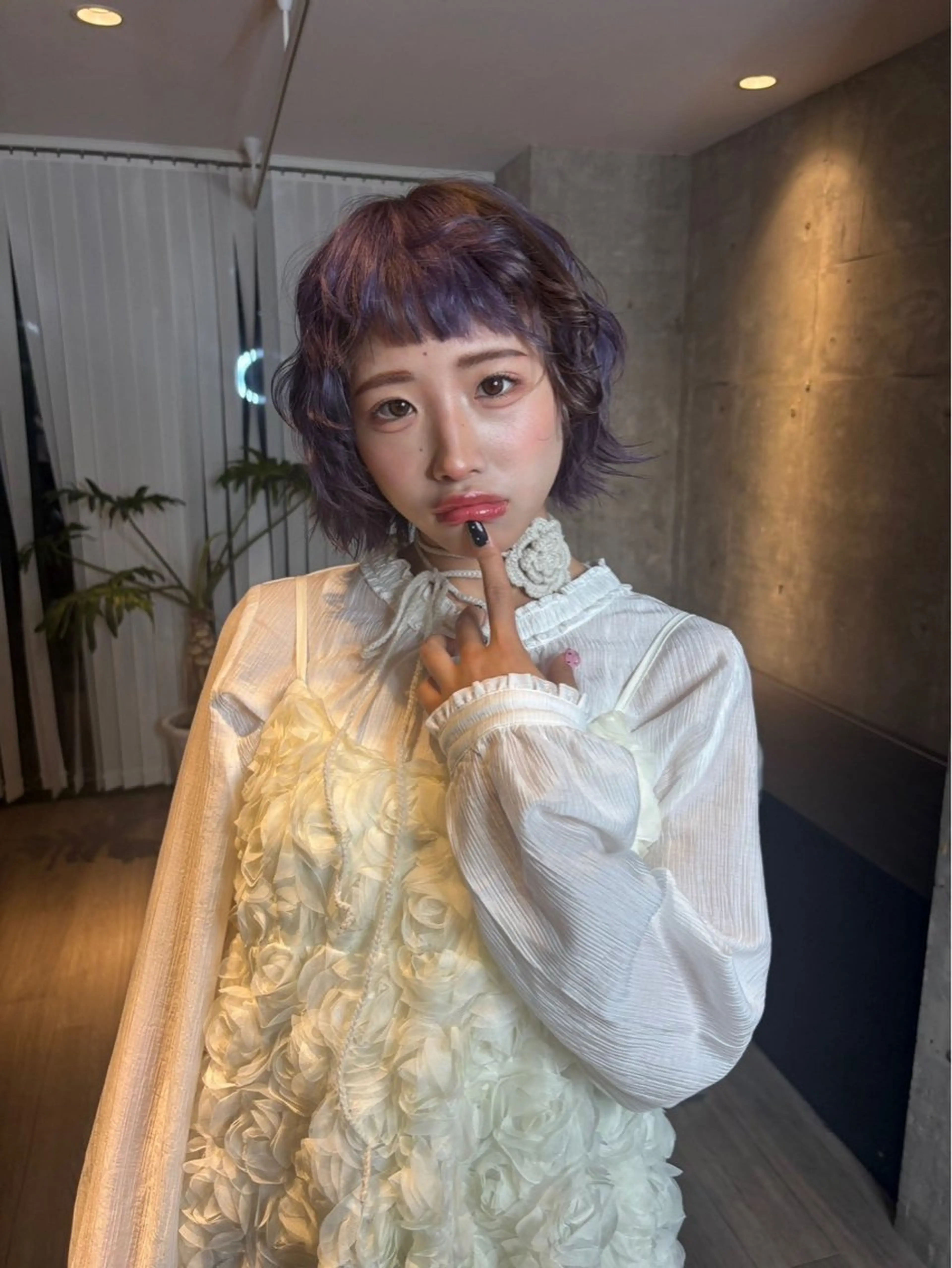 ミディアム カット ヘアカラー 鈴木瑛里／ブロンド ベージュ／男女のヘアスタイル